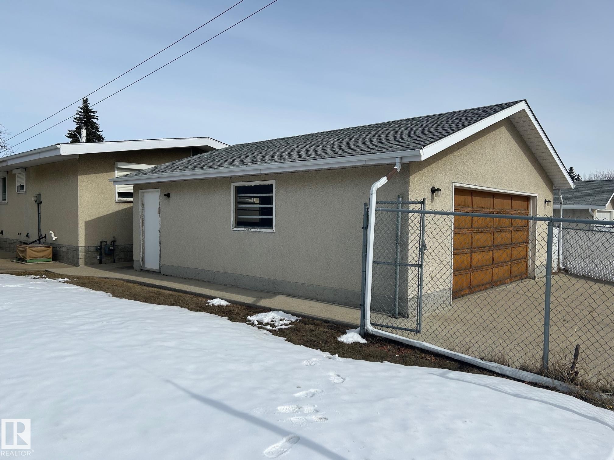 












7807 144 Avenue NW

,
Edmonton,




AB
T5C 2R9

