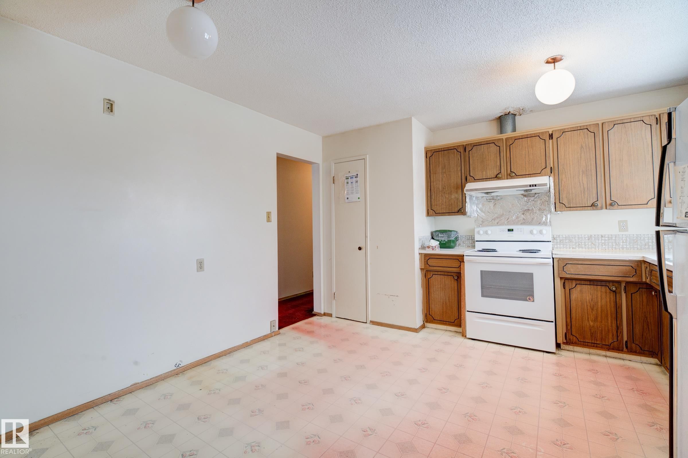 












7807 144 Avenue NW

,
Edmonton,




AB
T5C 2R9

