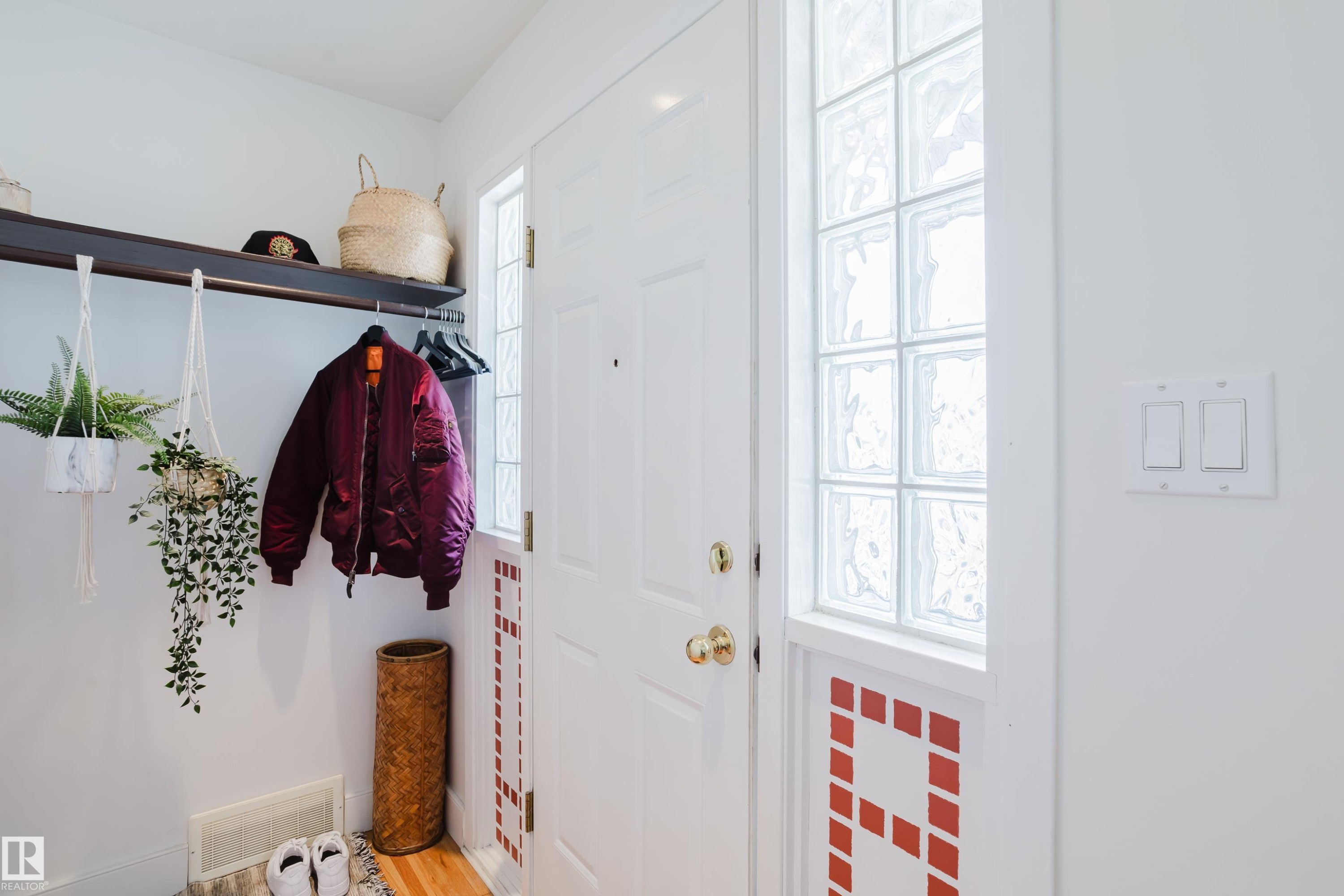 












10643 66 Avenue

,
Edmonton,




AB
T6H 1X5

