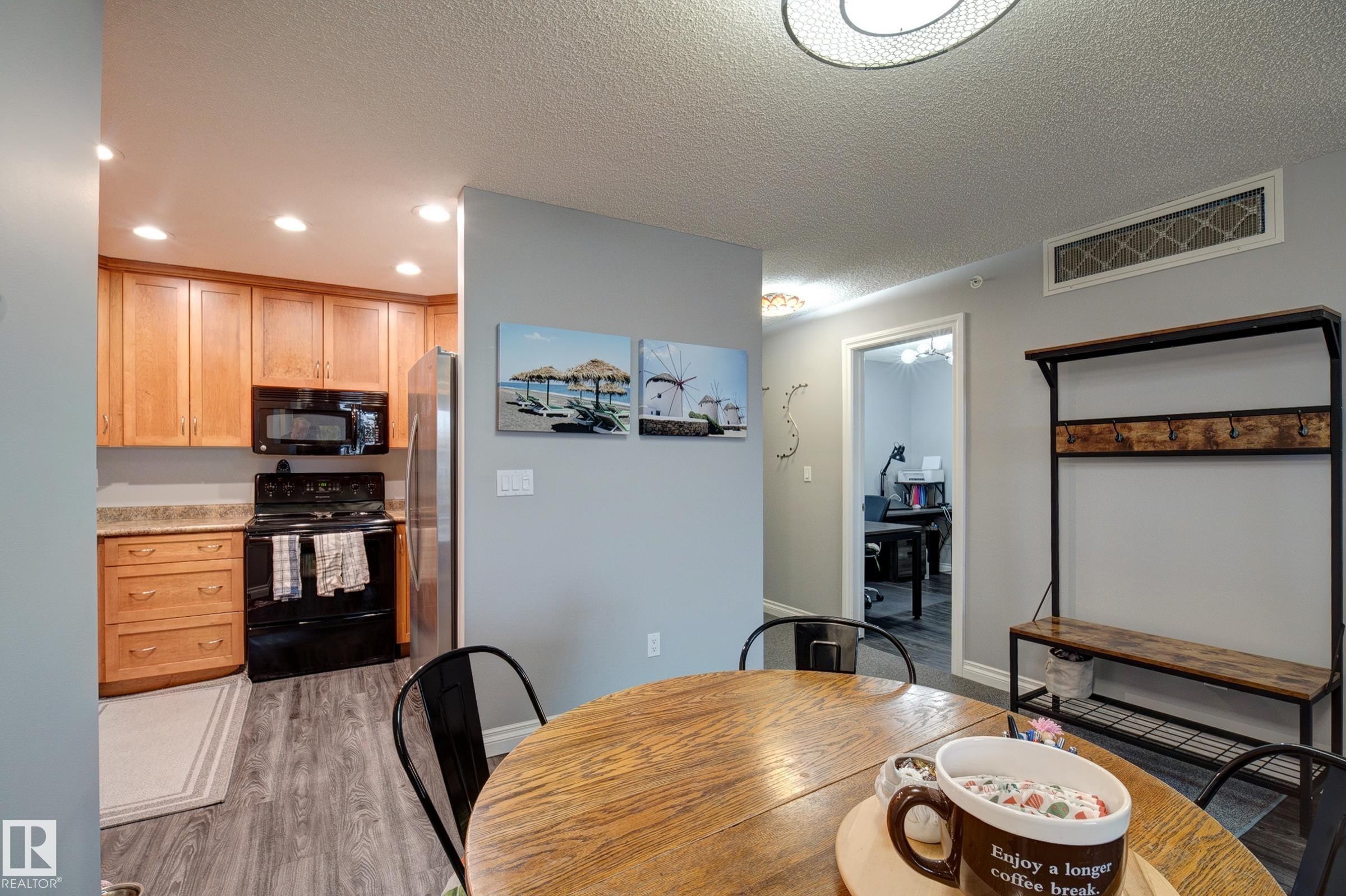 












406 12110 106 Avenue

,
Edmonton,




AB
T5N 4R9

