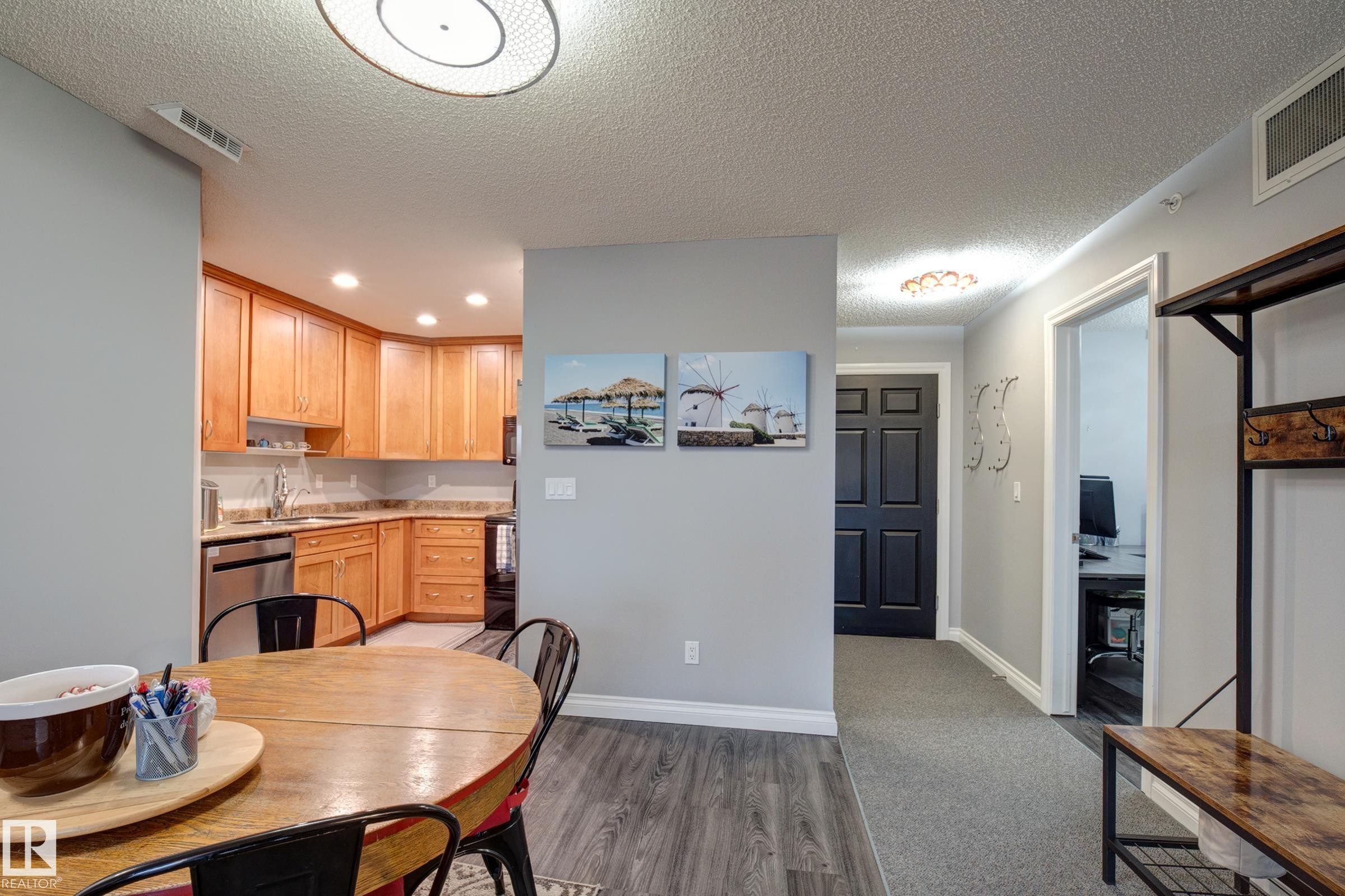 












406 12110 106 Avenue

,
Edmonton,




AB
T5N 4R9

