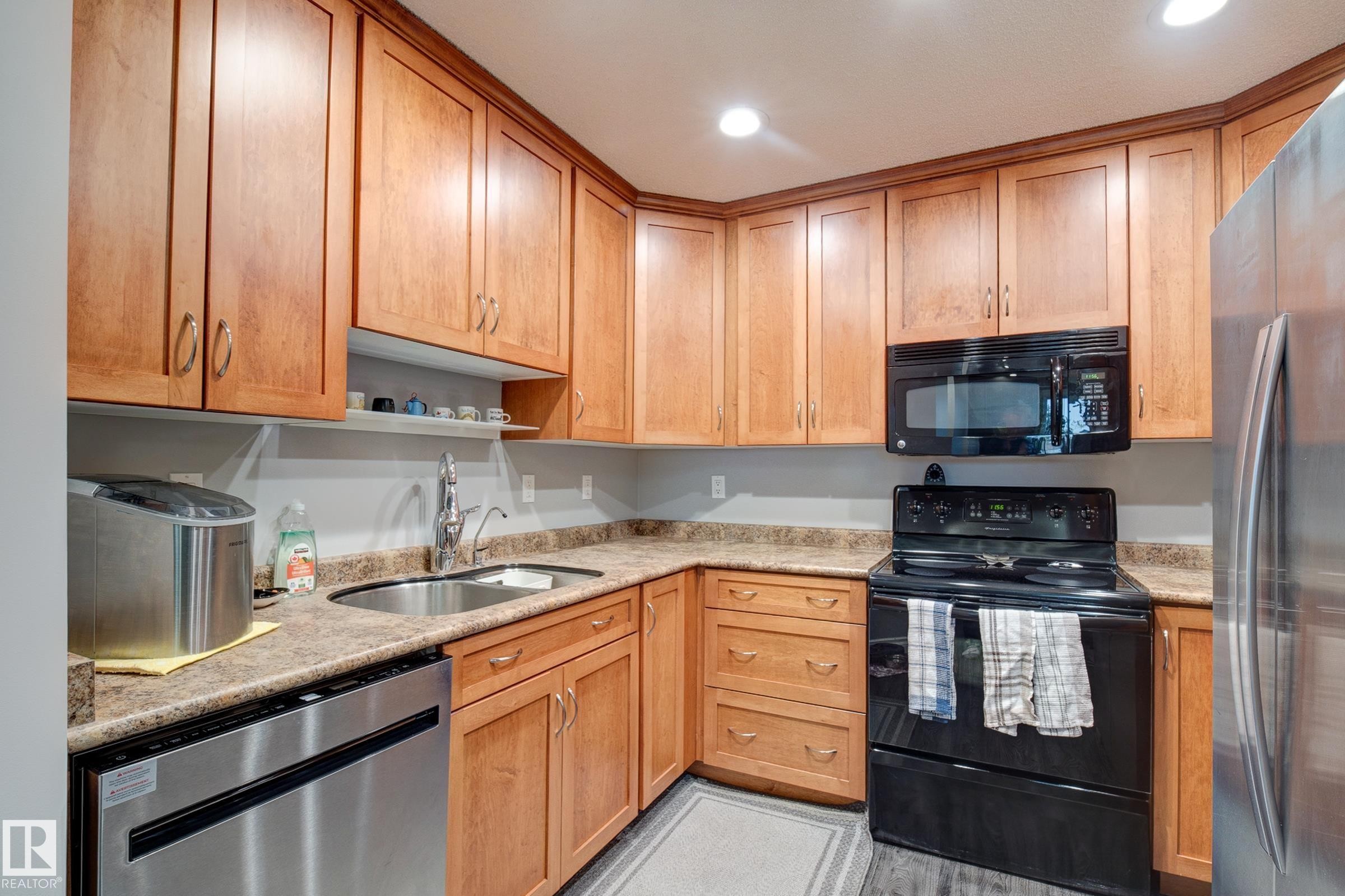 












406 12110 106 Avenue

,
Edmonton,




AB
T5N 4R9

