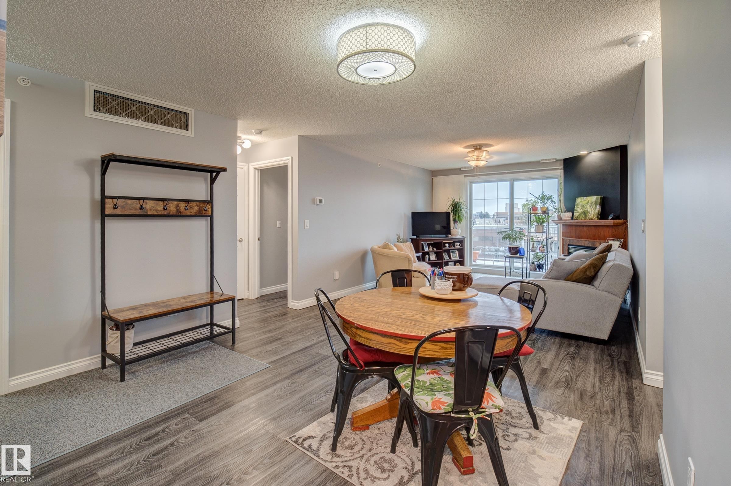 












406 12110 106 Avenue

,
Edmonton,




AB
T5N 4R9

