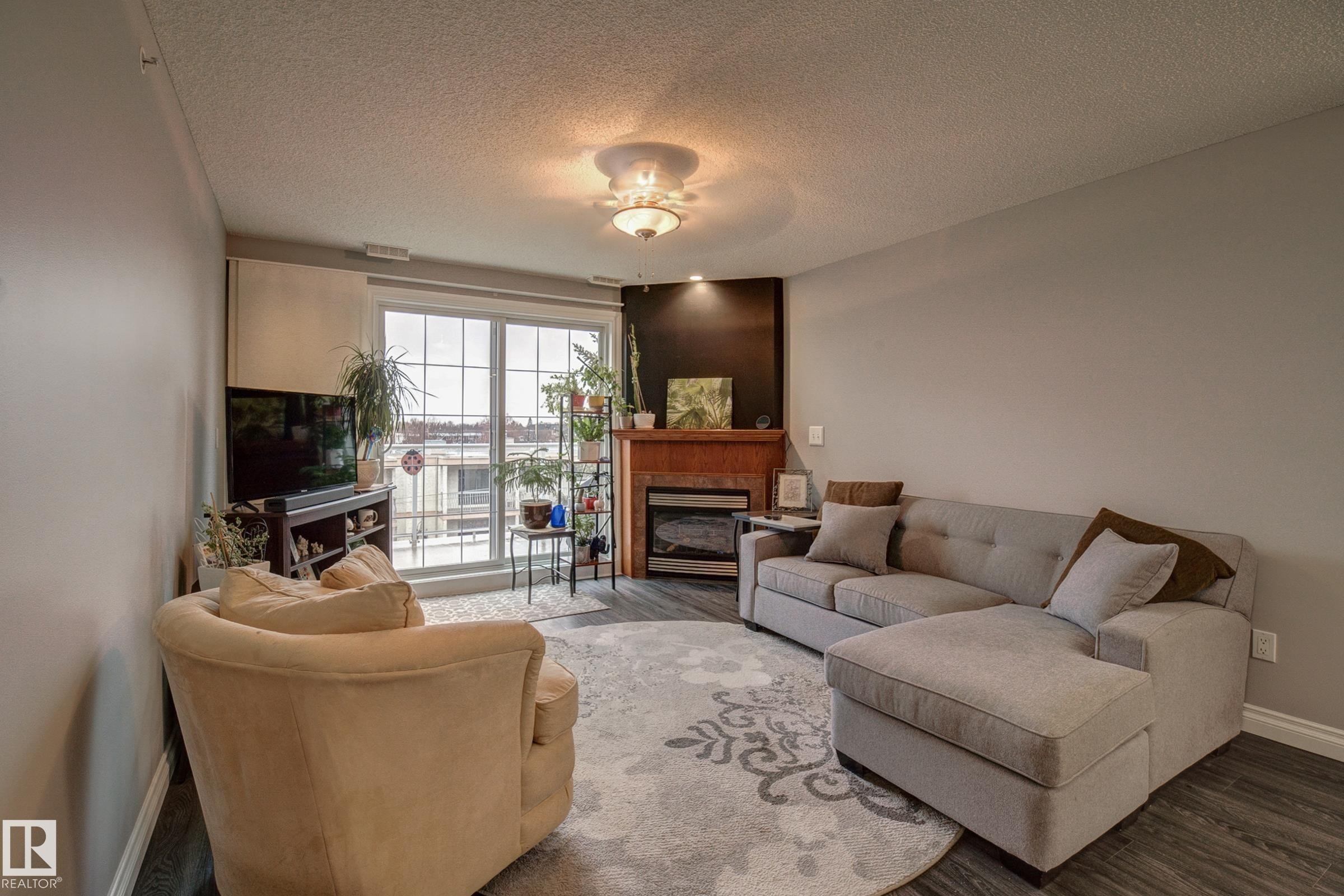 












406 12110 106 Avenue

,
Edmonton,




AB
T5N 4R9

