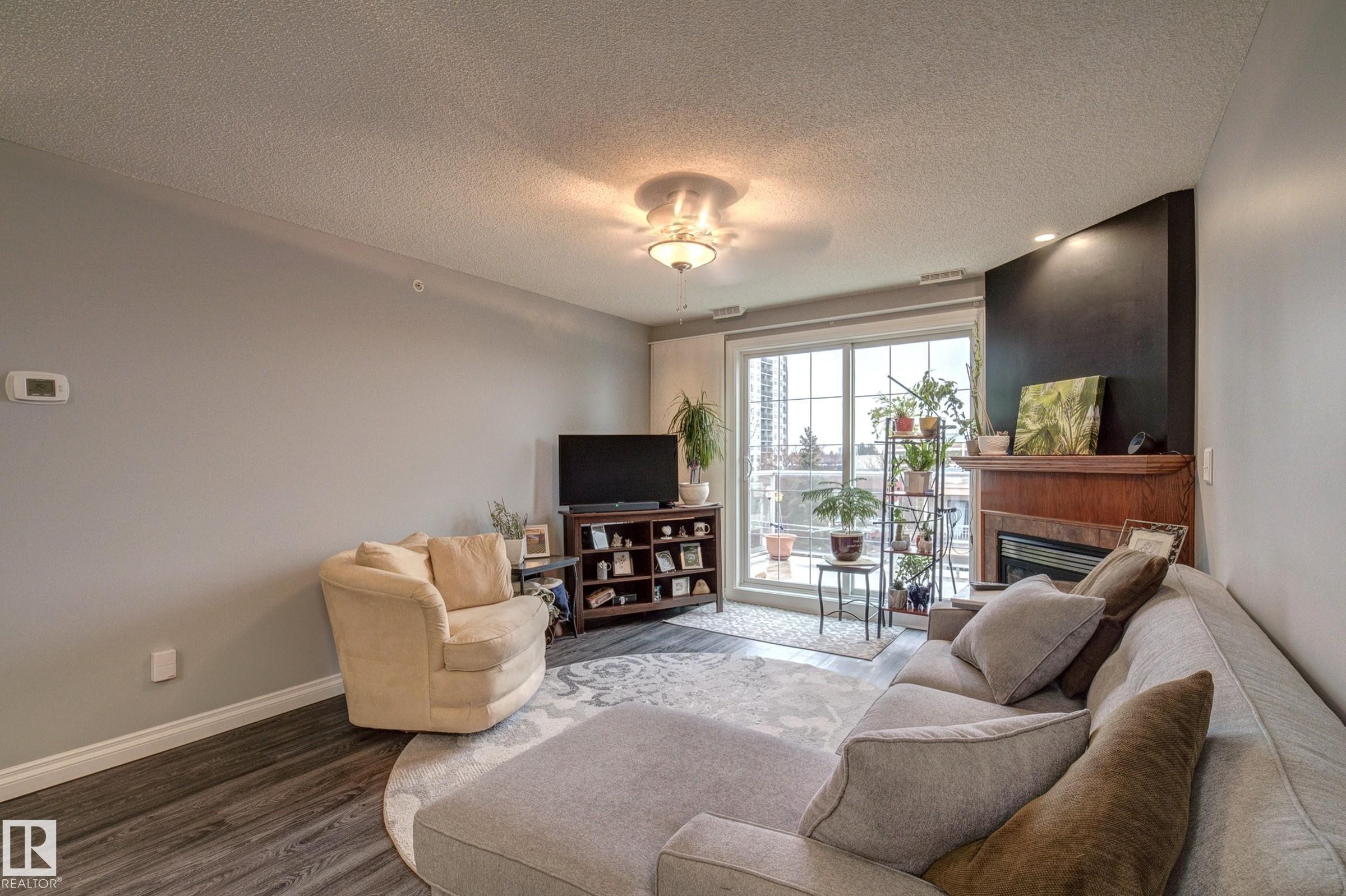 












406 12110 106 Avenue

,
Edmonton,




AB
T5N 4R9

