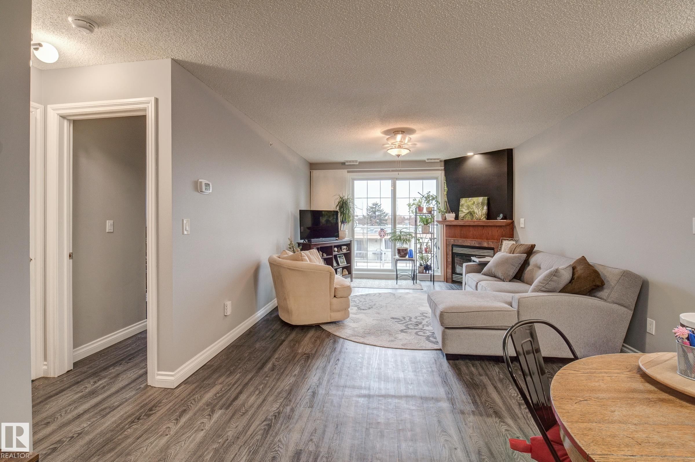 












406 12110 106 Avenue

,
Edmonton,




AB
T5N 4R9

