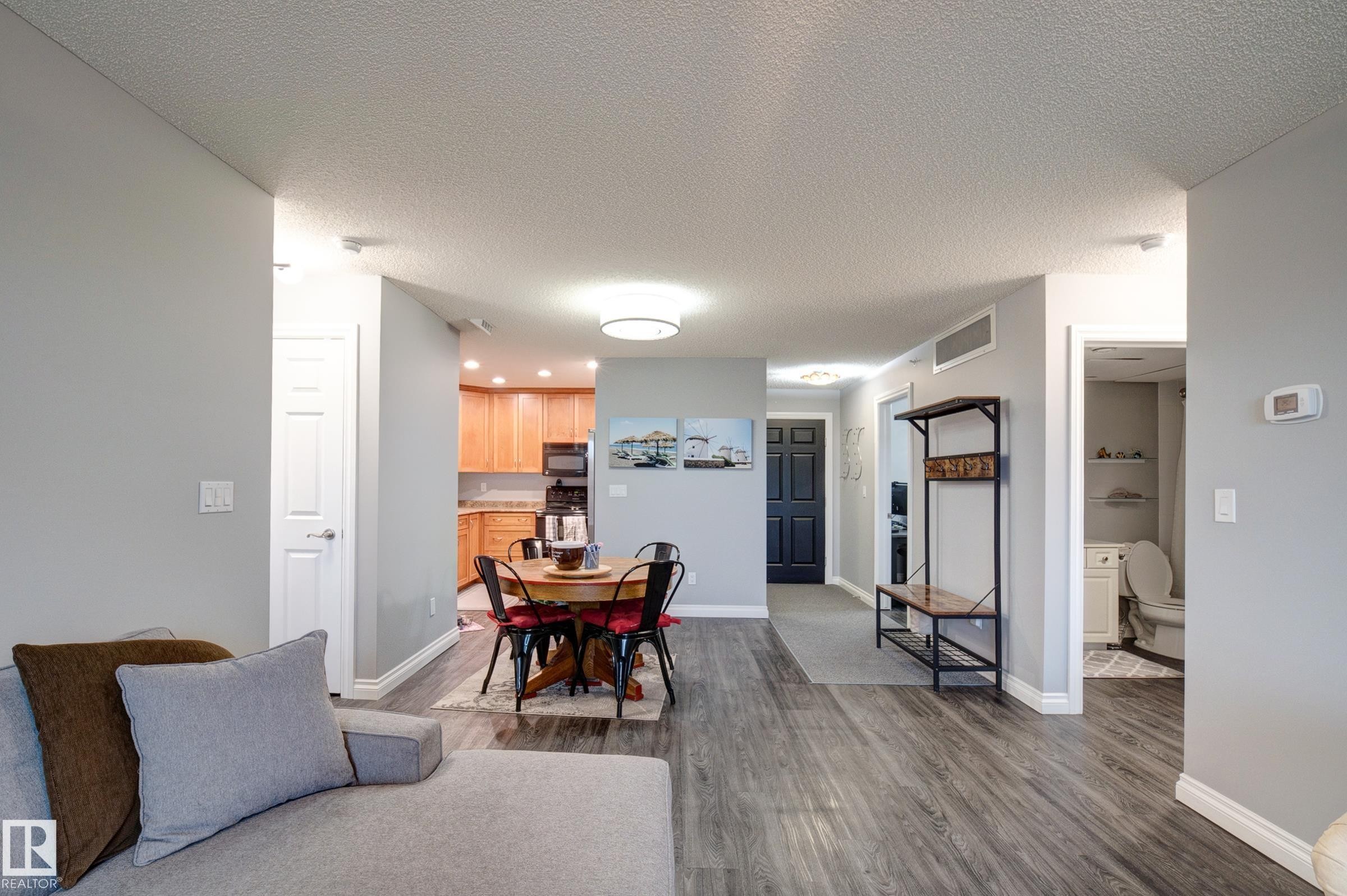 












406 12110 106 Avenue

,
Edmonton,




AB
T5N 4R9

