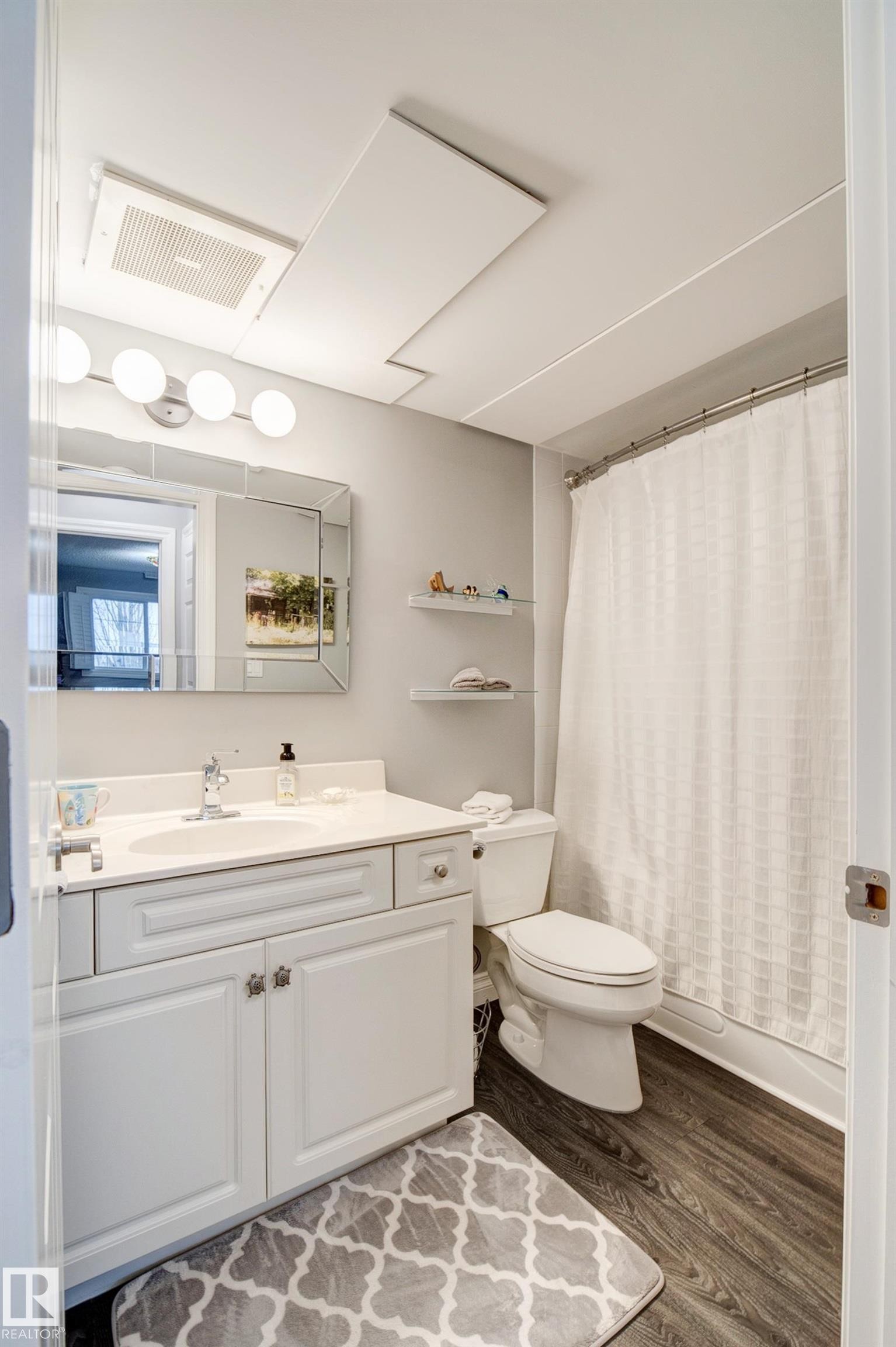 












406 12110 106 Avenue

,
Edmonton,




AB
T5N 4R9

