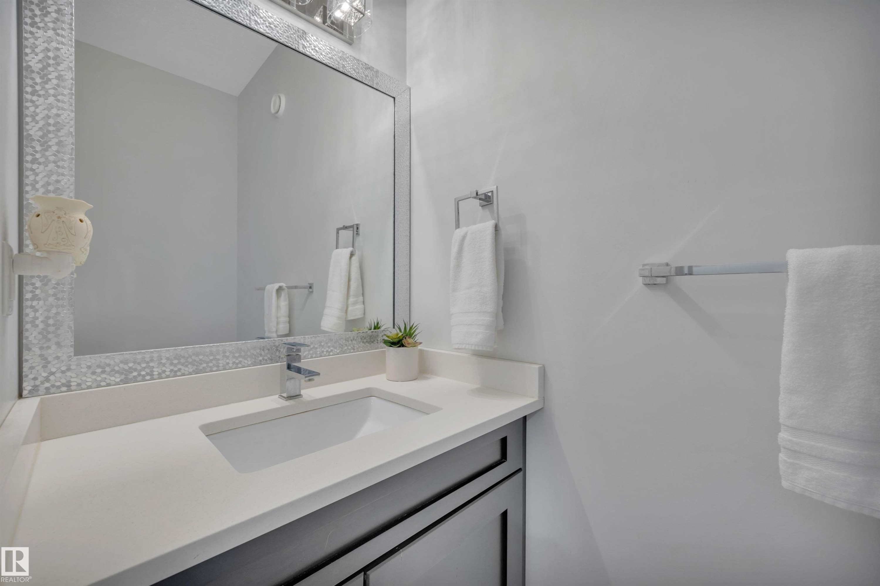 












36 Sandalwood Place

,
Leduc,




AB
T9E 1C3

