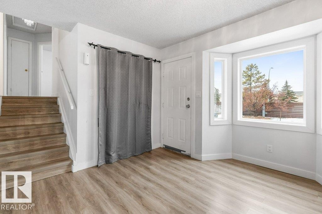 












3132 49A Street

,
Edmonton,




AB
T6L 4Y6

