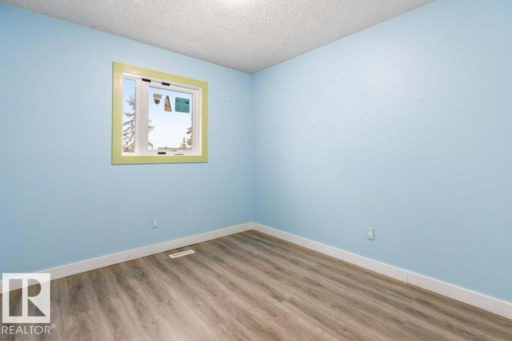 












3132 49A Street

,
Edmonton,




AB
T6L 4Y6

