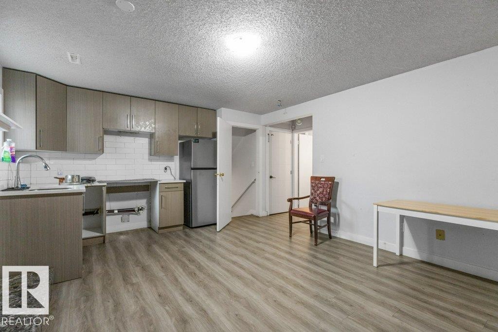 












3132 49A Street

,
Edmonton,




AB
T6L 4Y6

