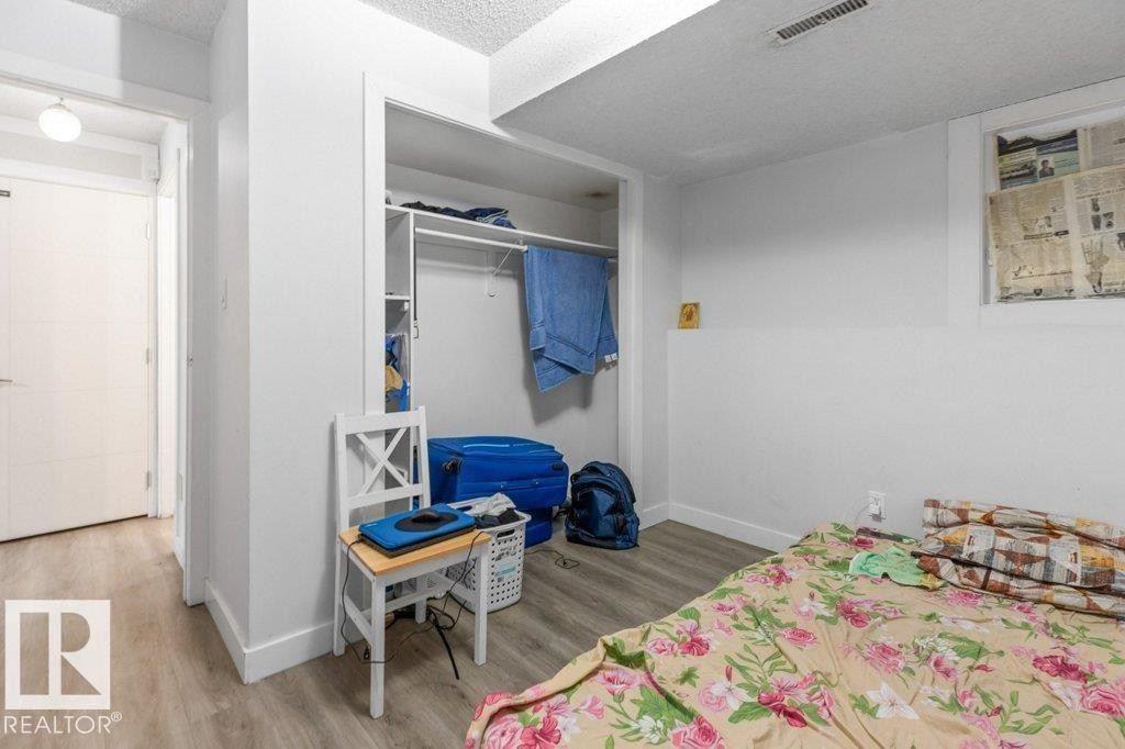 












3132 49A Street

,
Edmonton,




AB
T6L 4Y6

