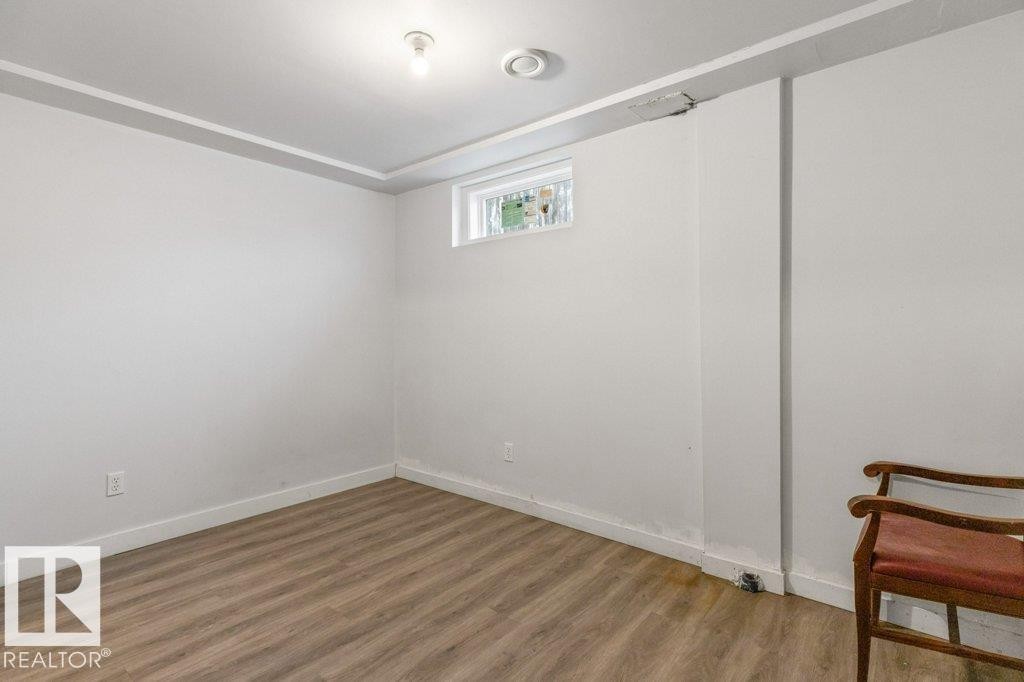 












3132 49A Street

,
Edmonton,




AB
T6L 4Y6

