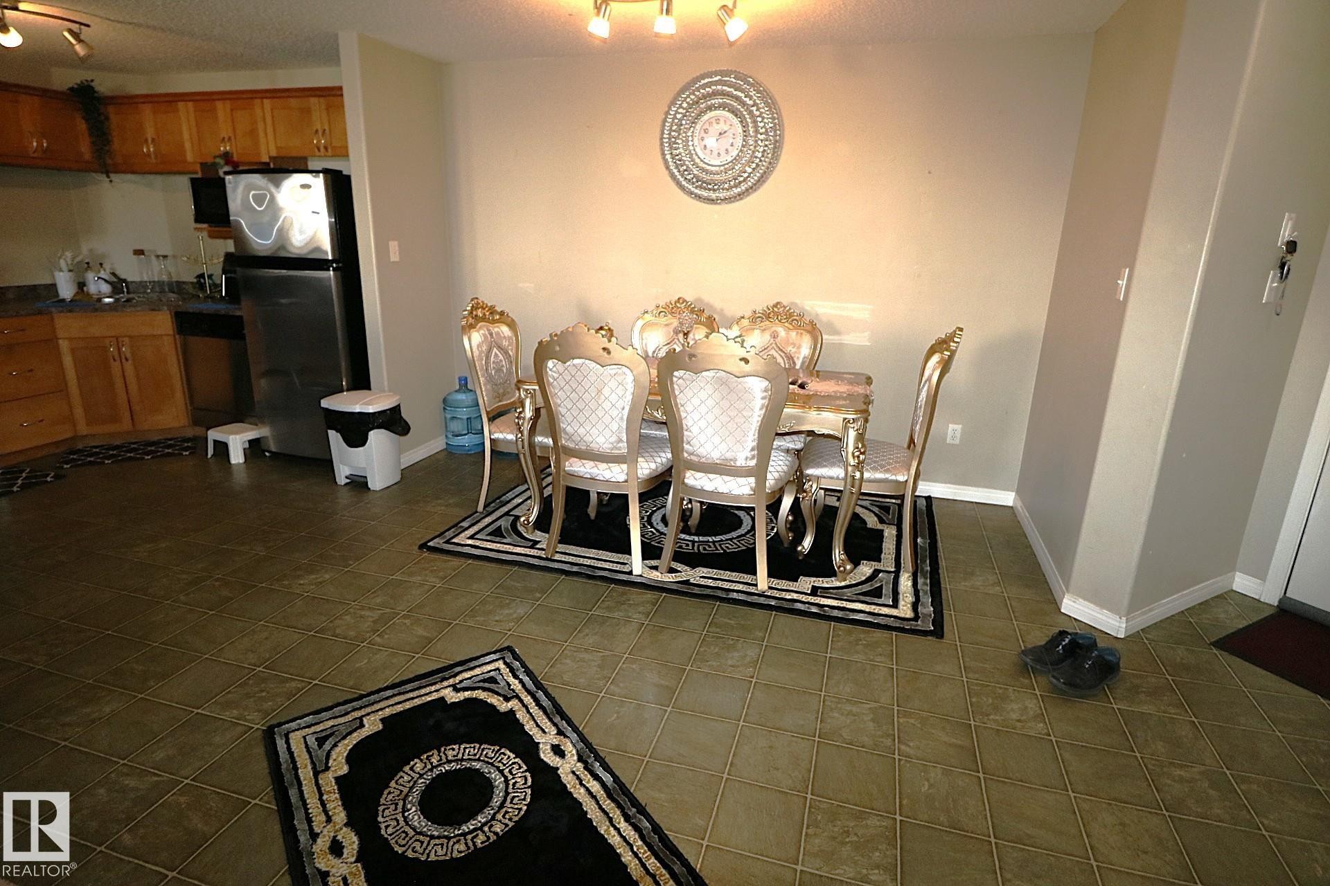 












1118 330 CLAIREVIEW STATION Drive

,
Edmonton,




AB
T5Y 0E6

