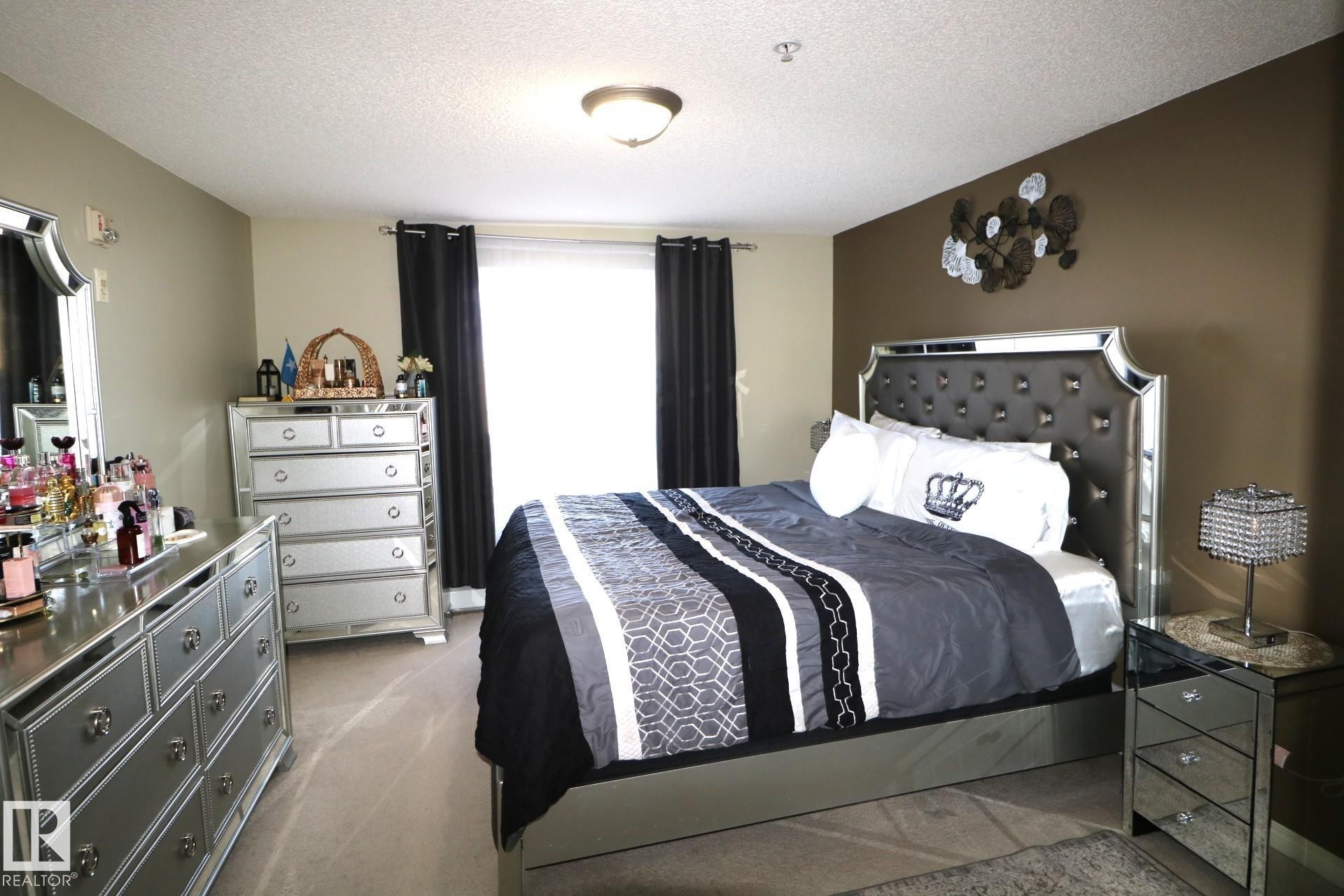 












1118 330 CLAIREVIEW STATION Drive

,
Edmonton,




AB
T5Y 0E6

