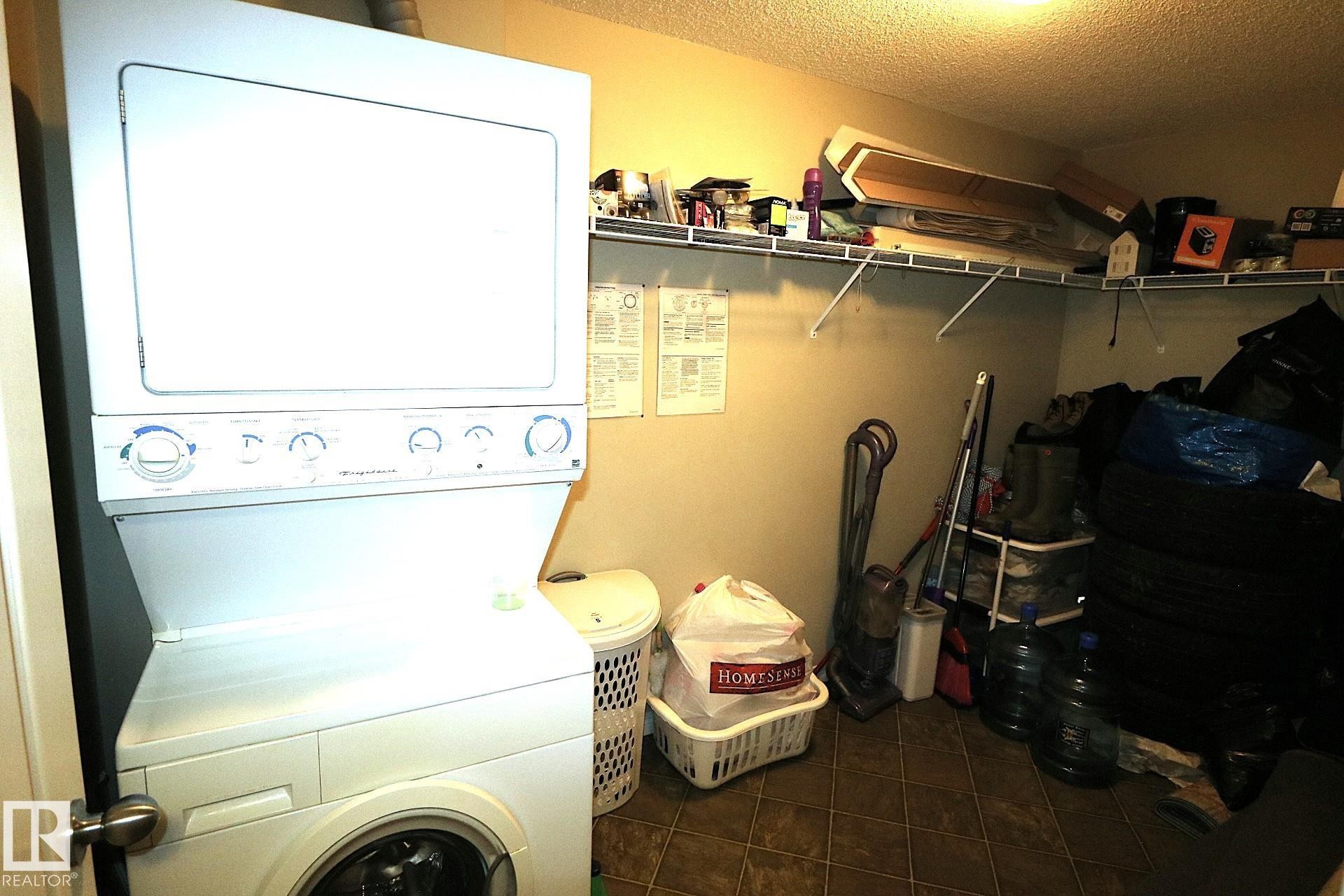 












1118 330 CLAIREVIEW STATION Drive

,
Edmonton,




AB
T5Y 0E6

