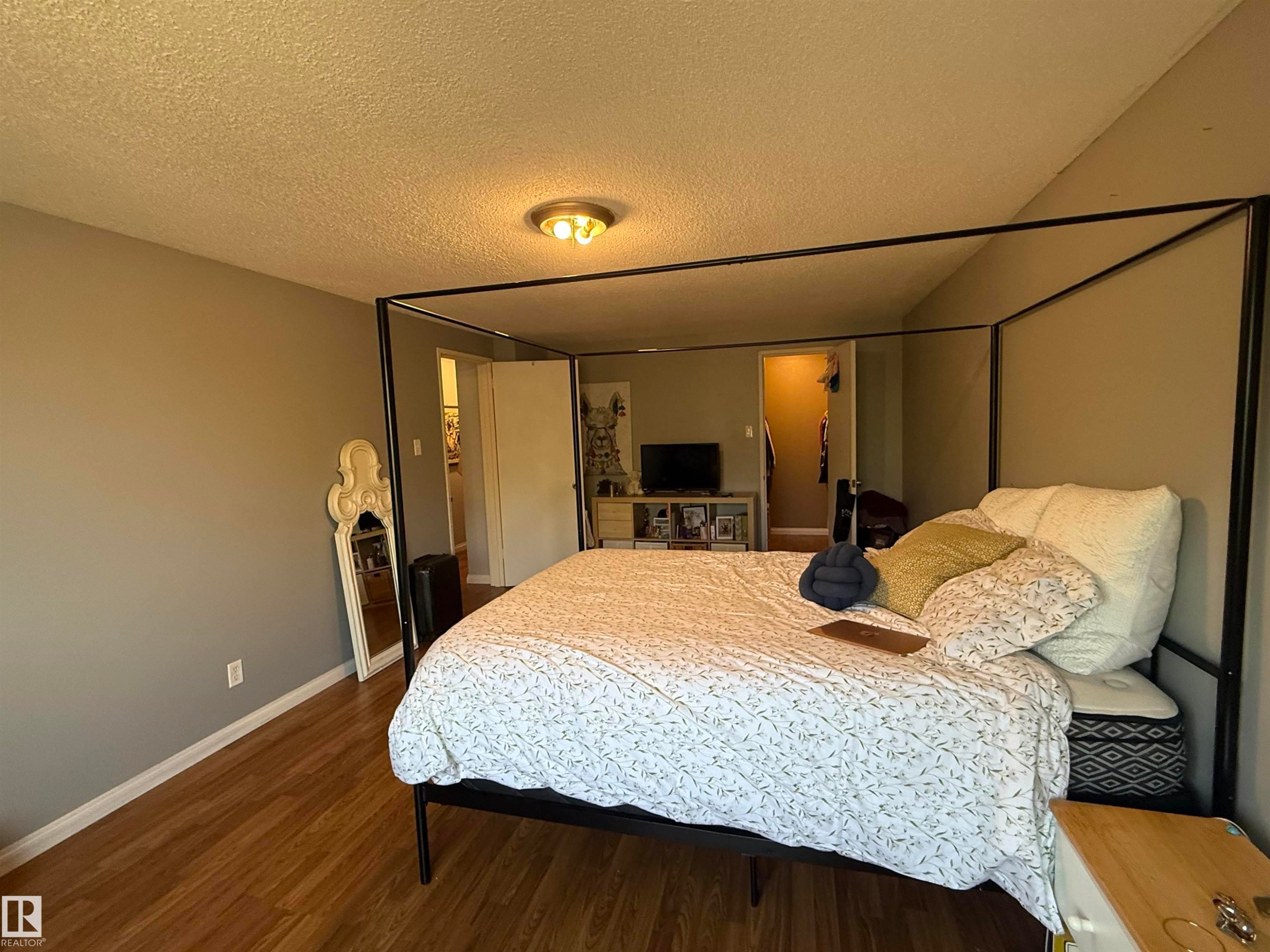 












207 7815 159 Street

,
Edmonton,




AB
T5R 2E1

