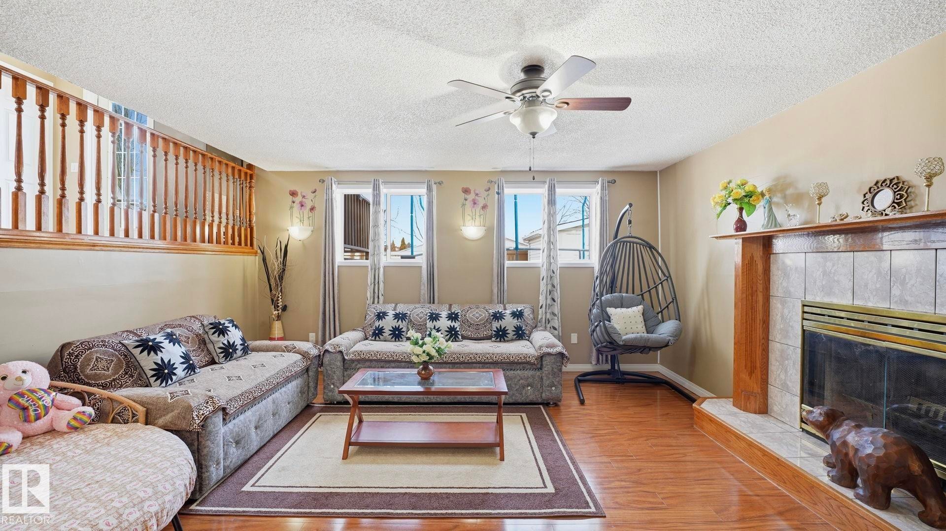 












1120 KANE Wynd

,
Edmonton,




AB
T6L 6T6

