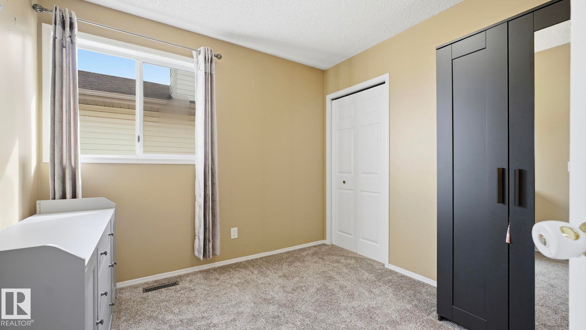 












1120 KANE Wynd

,
Edmonton,




AB
T6L 6T6

