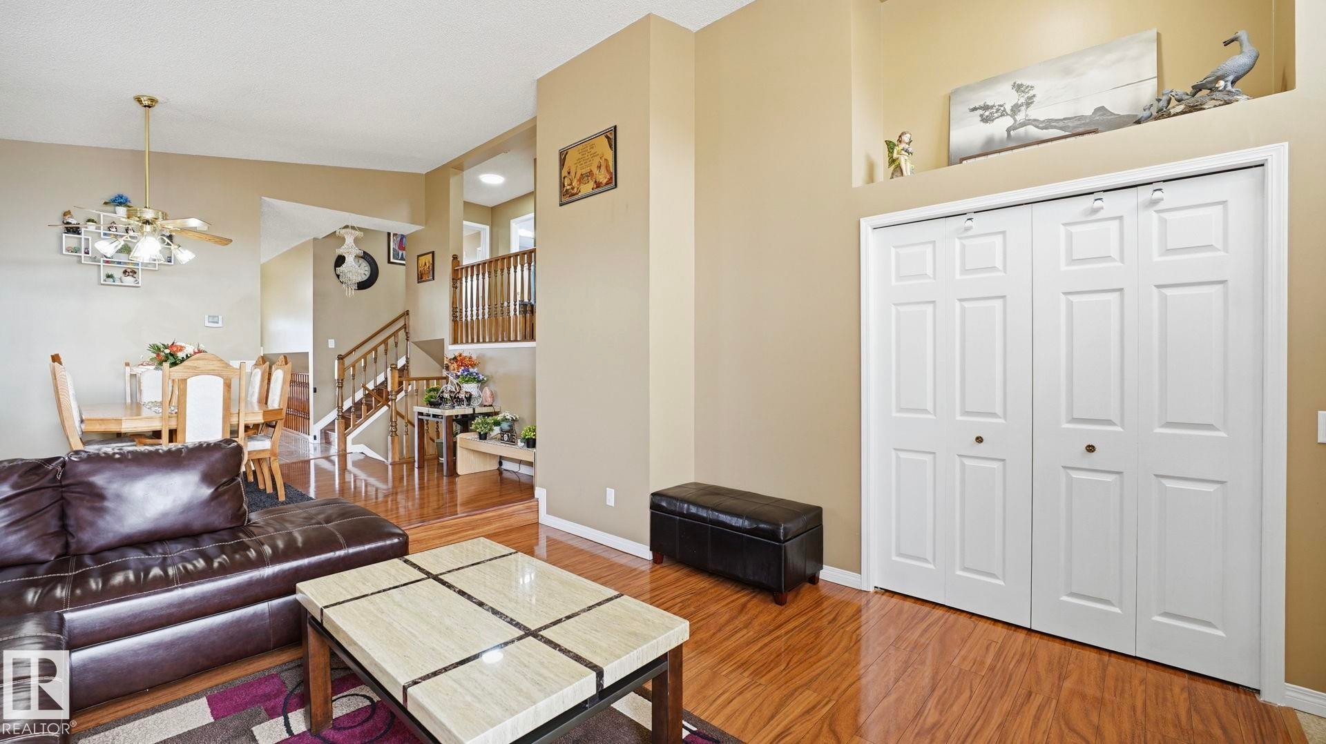 












1120 KANE Wynd

,
Edmonton,




AB
T6L 6T6

