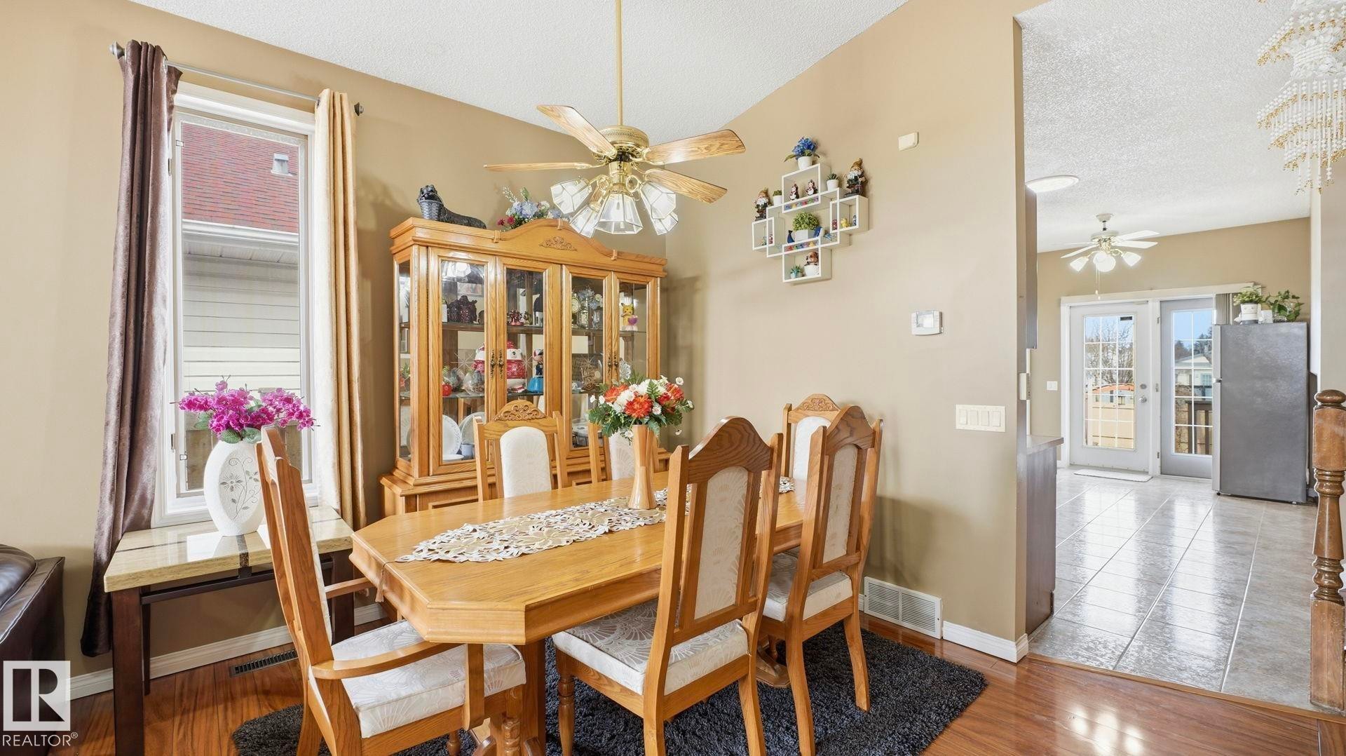 












1120 KANE Wynd

,
Edmonton,




AB
T6L 6T6

