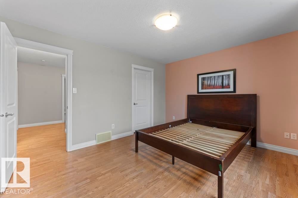 












5 1001 7 Avenue

,
Cold Lake,




AB
T9M 0C4

