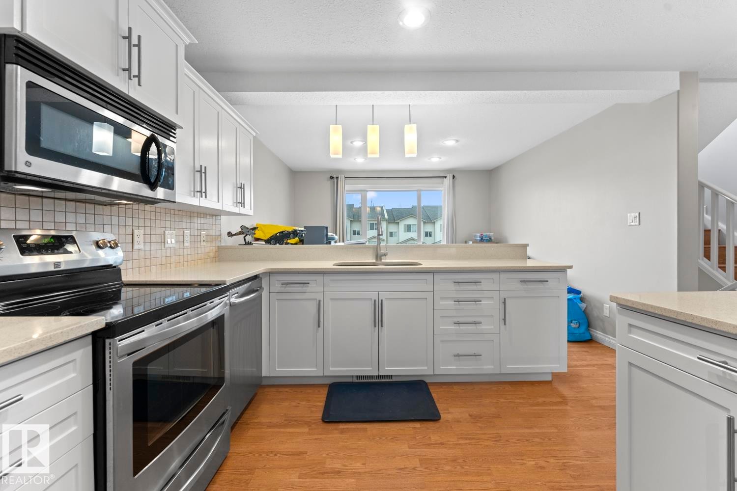 












5 1001 7 Avenue

,
Cold Lake,




AB
T9M 0C4

