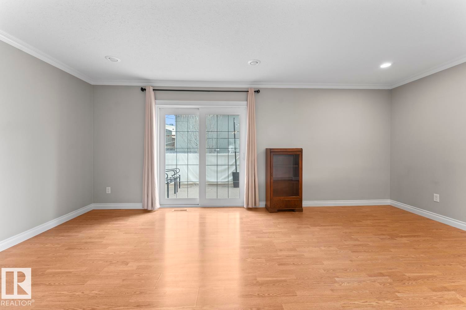 












5 1001 7 Avenue

,
Cold Lake,




AB
T9M 0C4

