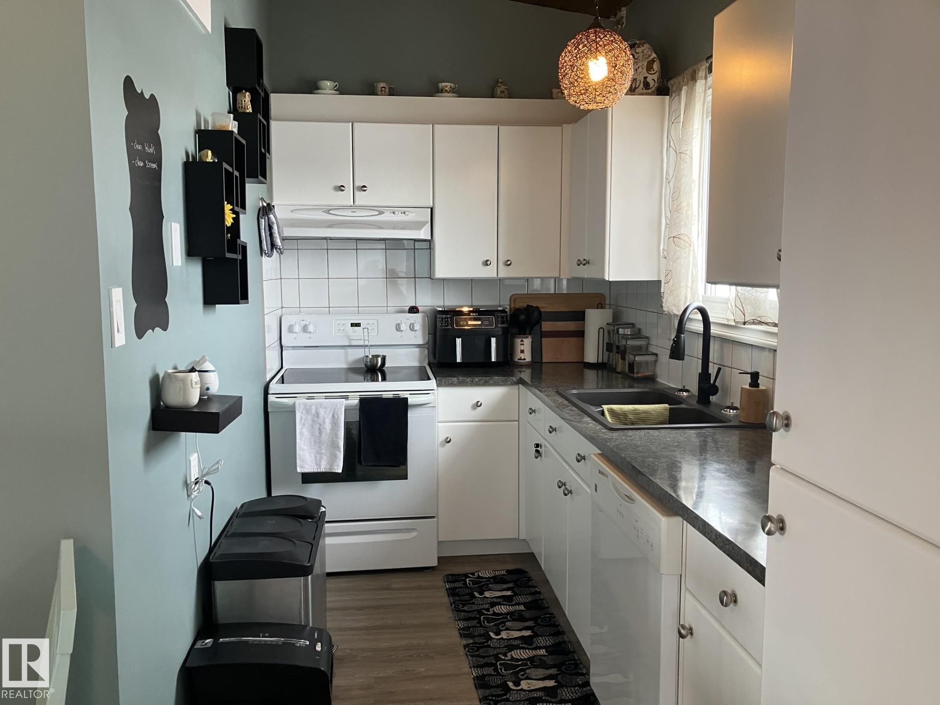 












14622 118 Street

,
Edmonton,




AB
T5X 2J4

