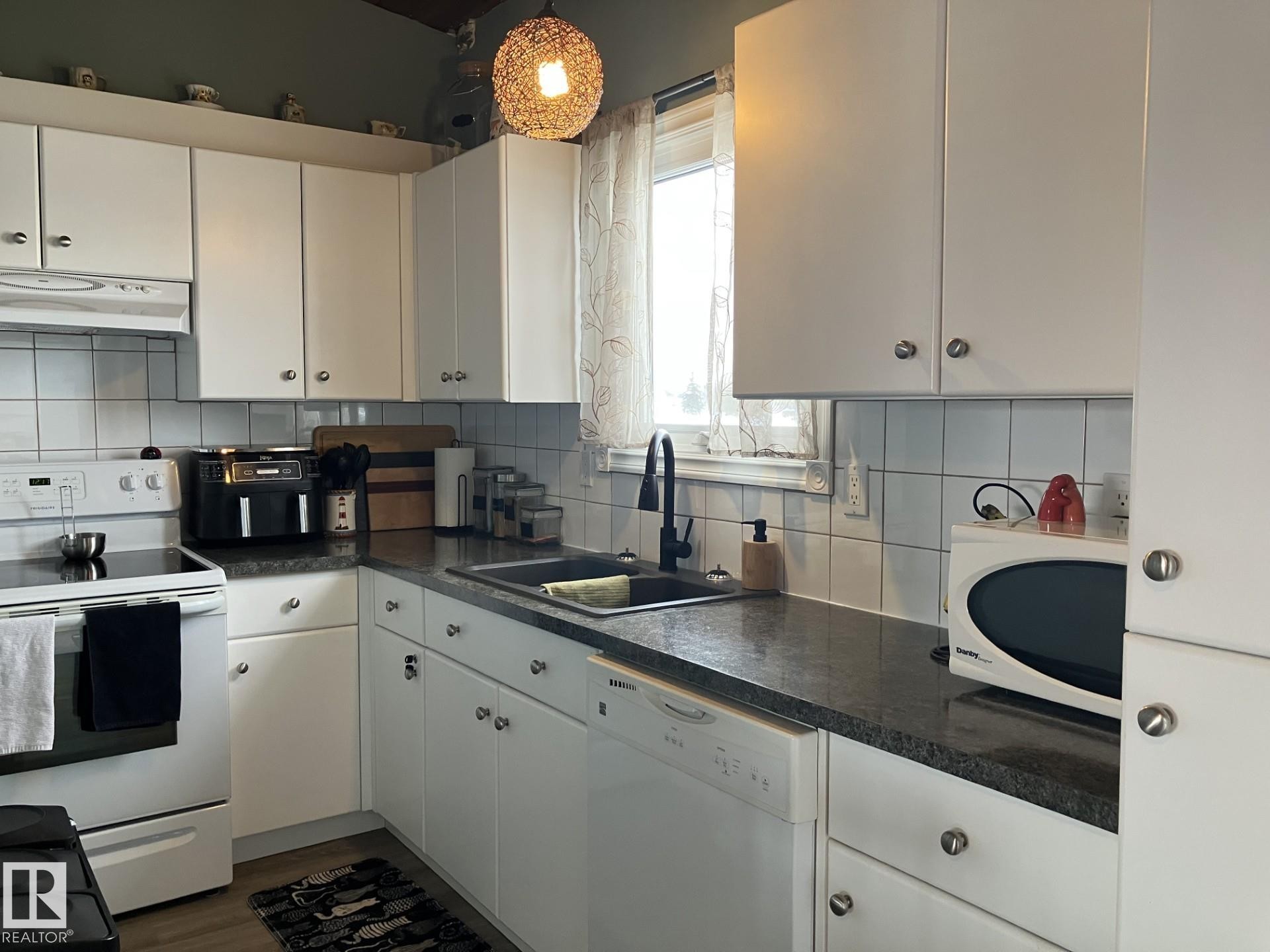 












14622 118 Street

,
Edmonton,




AB
T5X 2J4

