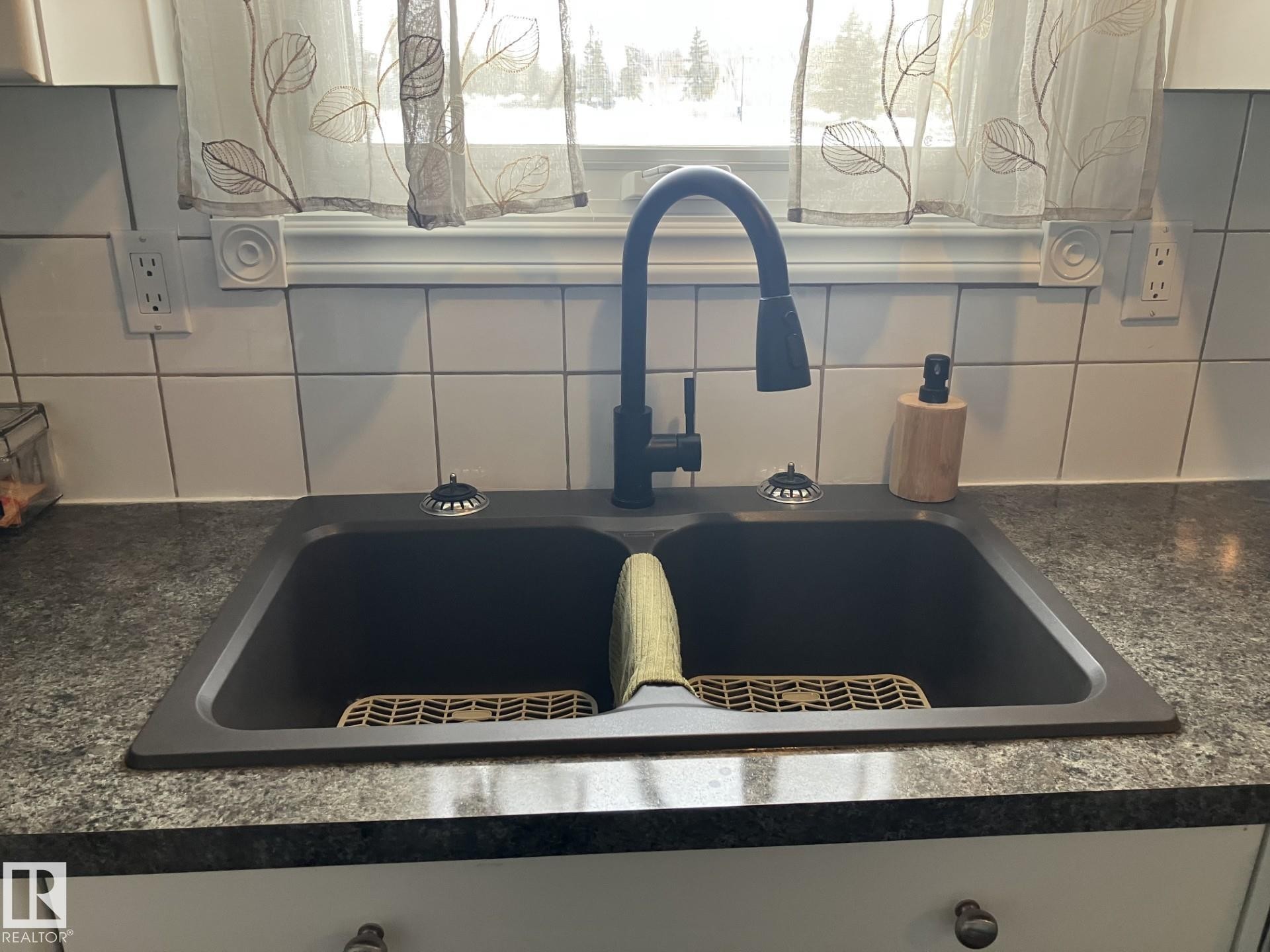 












14622 118 Street

,
Edmonton,




AB
T5X 2J4

