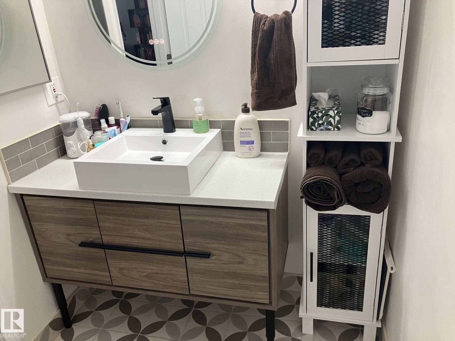 












14622 118 Street

,
Edmonton,




AB
T5X 2J4

