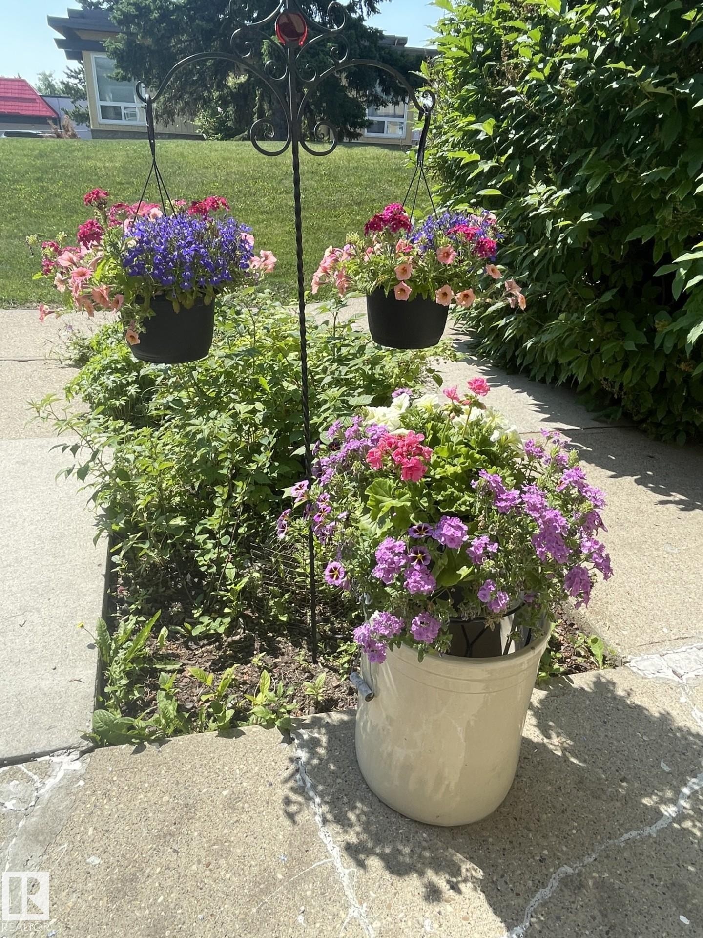 












14622 118 Street

,
Edmonton,




AB
T5X 2J4

