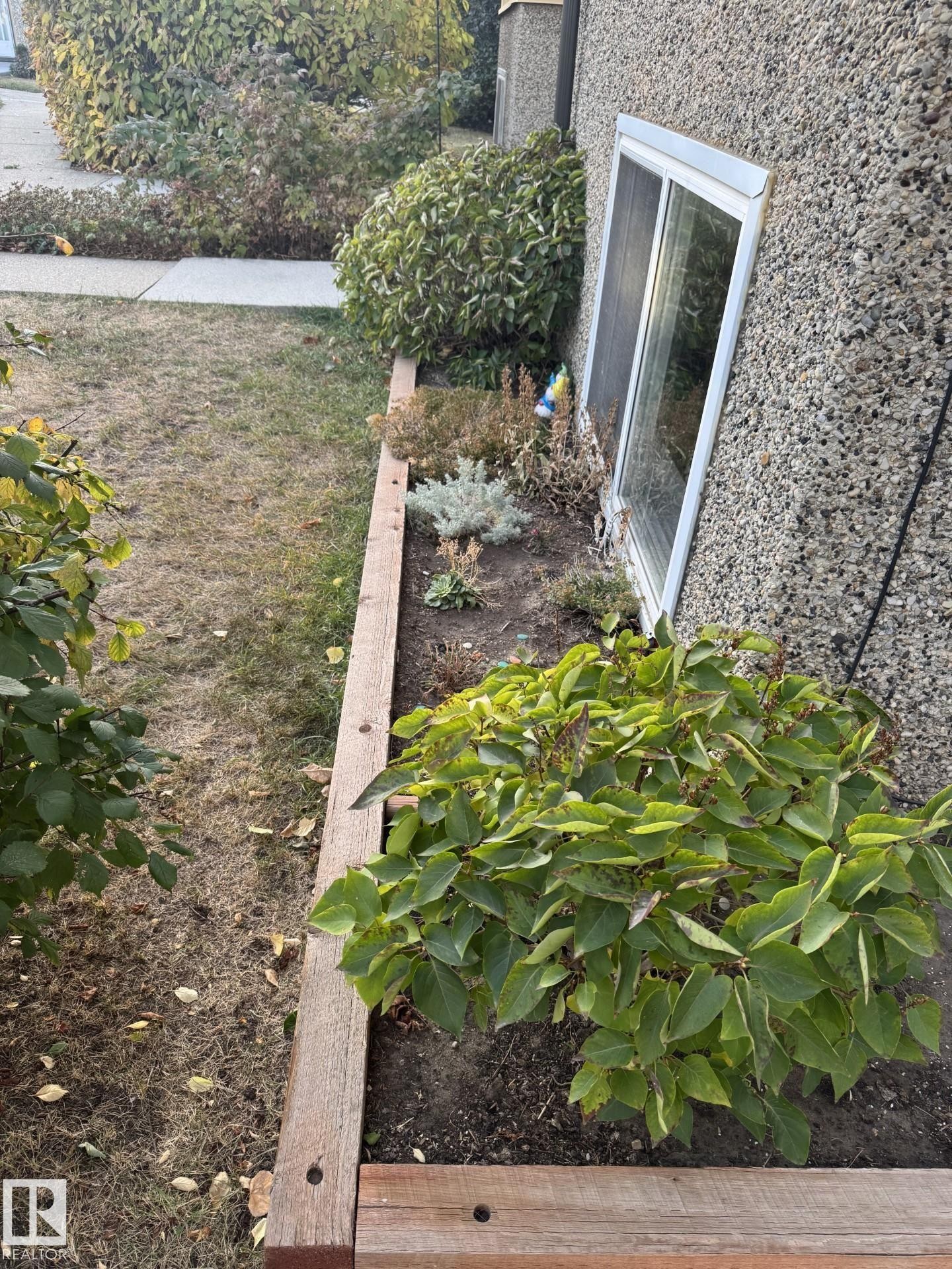 












14622 118 Street

,
Edmonton,




AB
T5X 2J4

