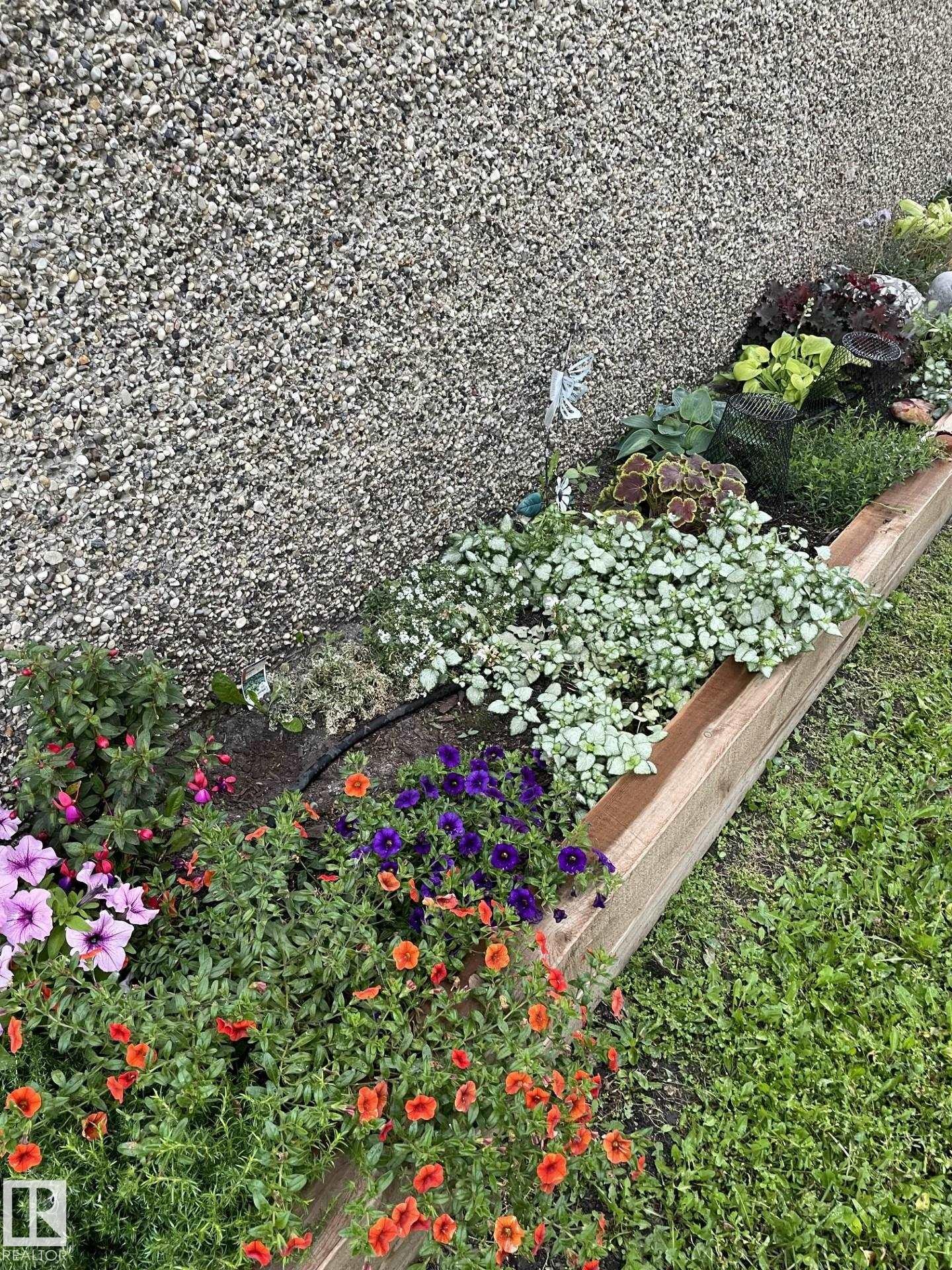 












14622 118 Street

,
Edmonton,




AB
T5X 2J4

