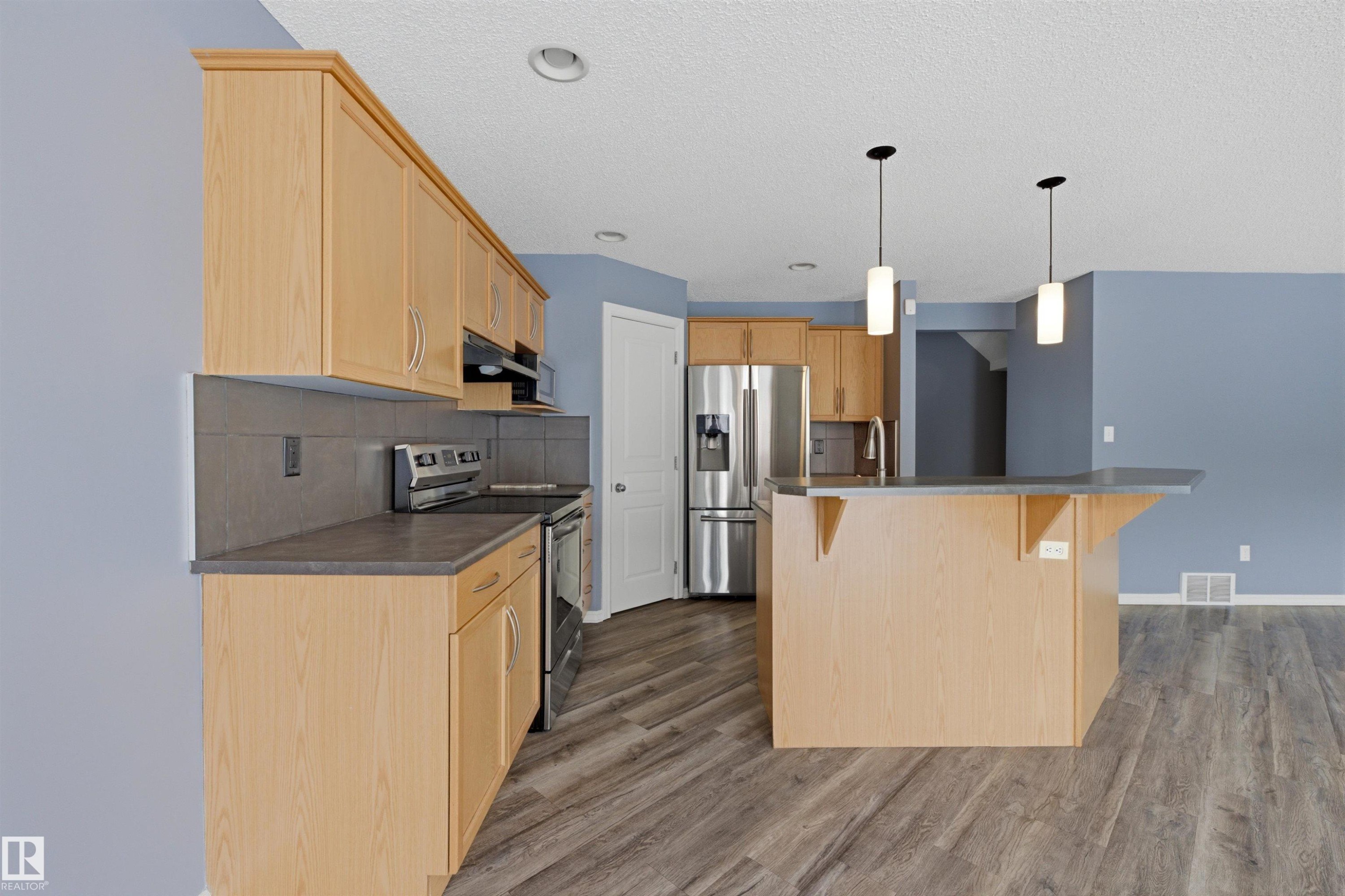 












125 RUE MASSON

,
Beaumont,




AB
T4X 1S8

