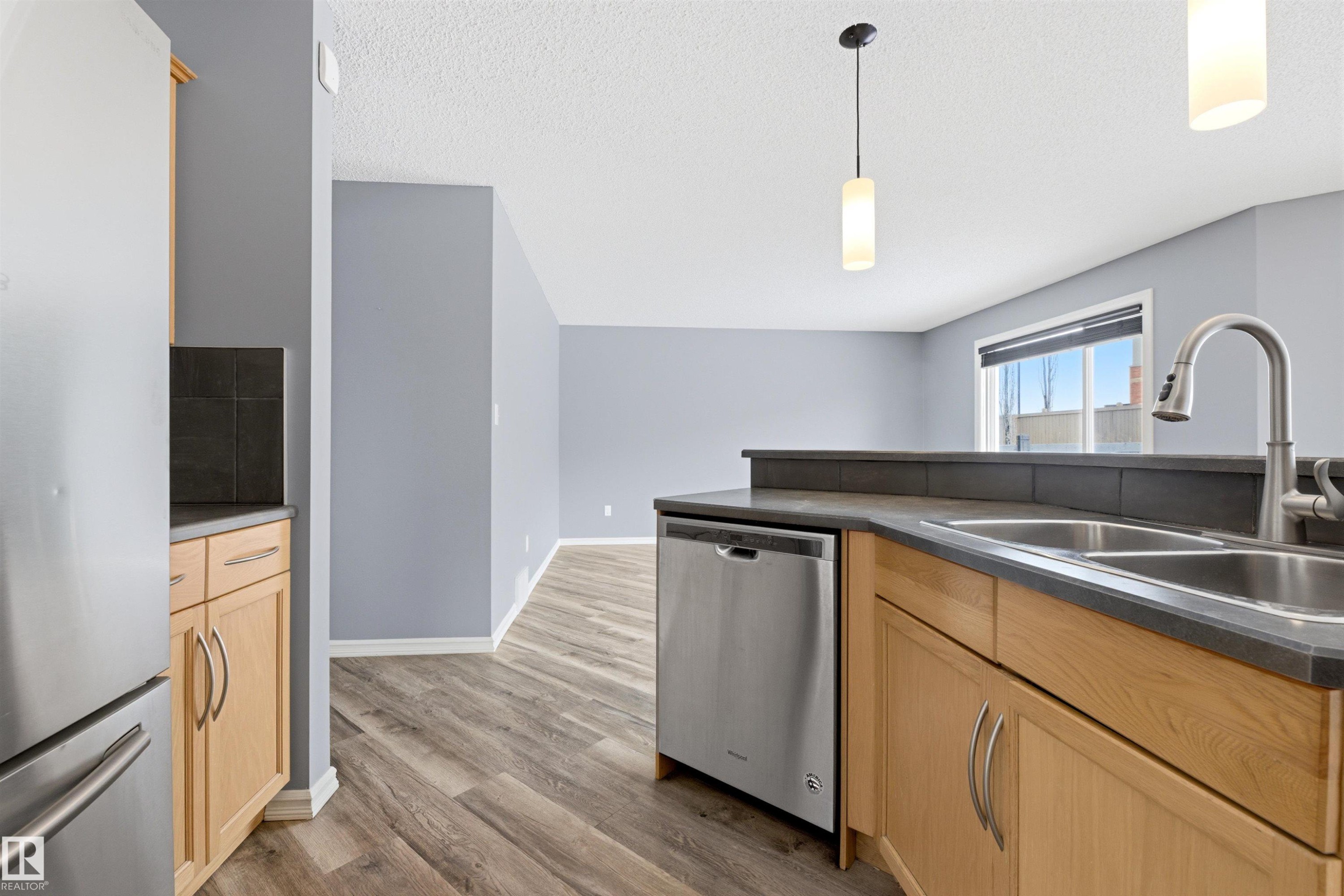 












125 RUE MASSON

,
Beaumont,




AB
T4X 1S8

