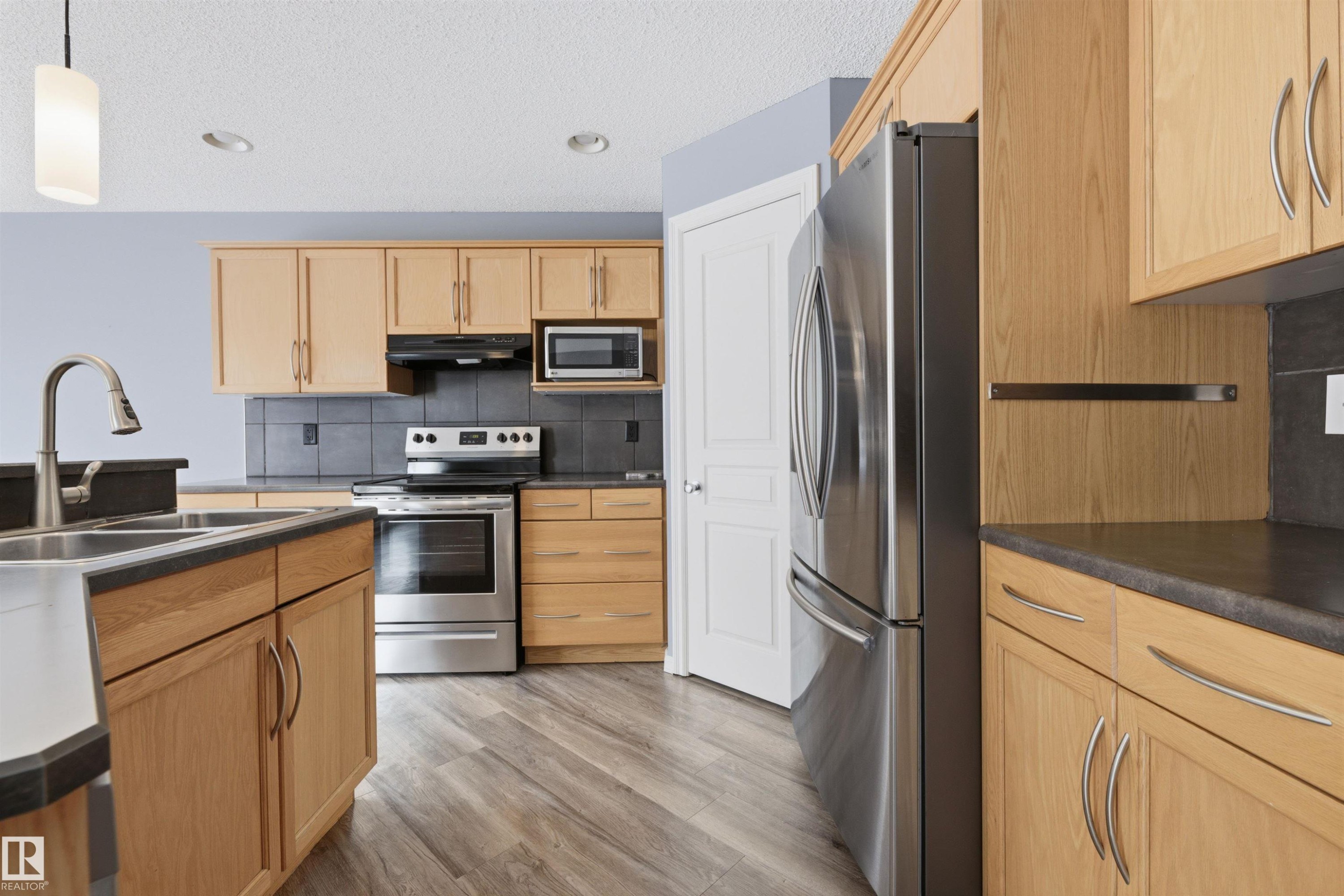 












125 RUE MASSON

,
Beaumont,




AB
T4X 1S8

