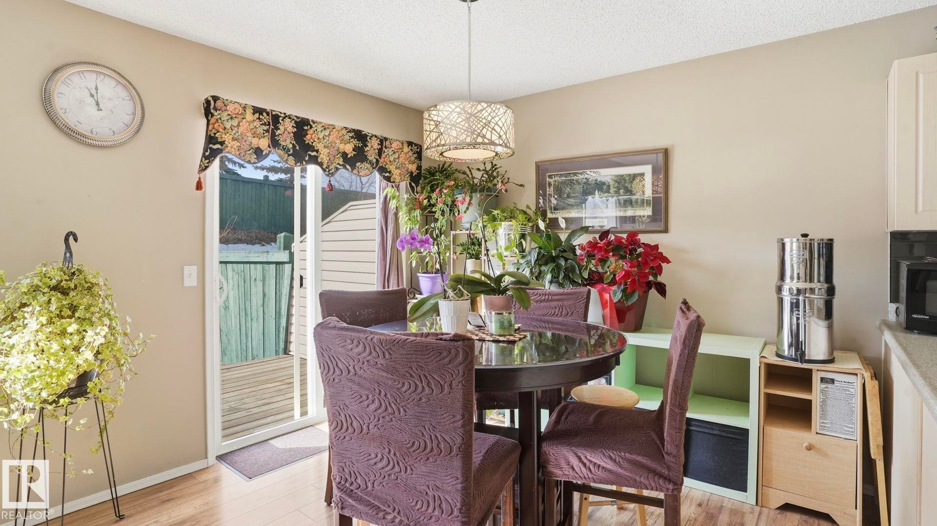 












47 Vaughn Avenue

,
Spruce Grove,




AB
T7X 4R9


