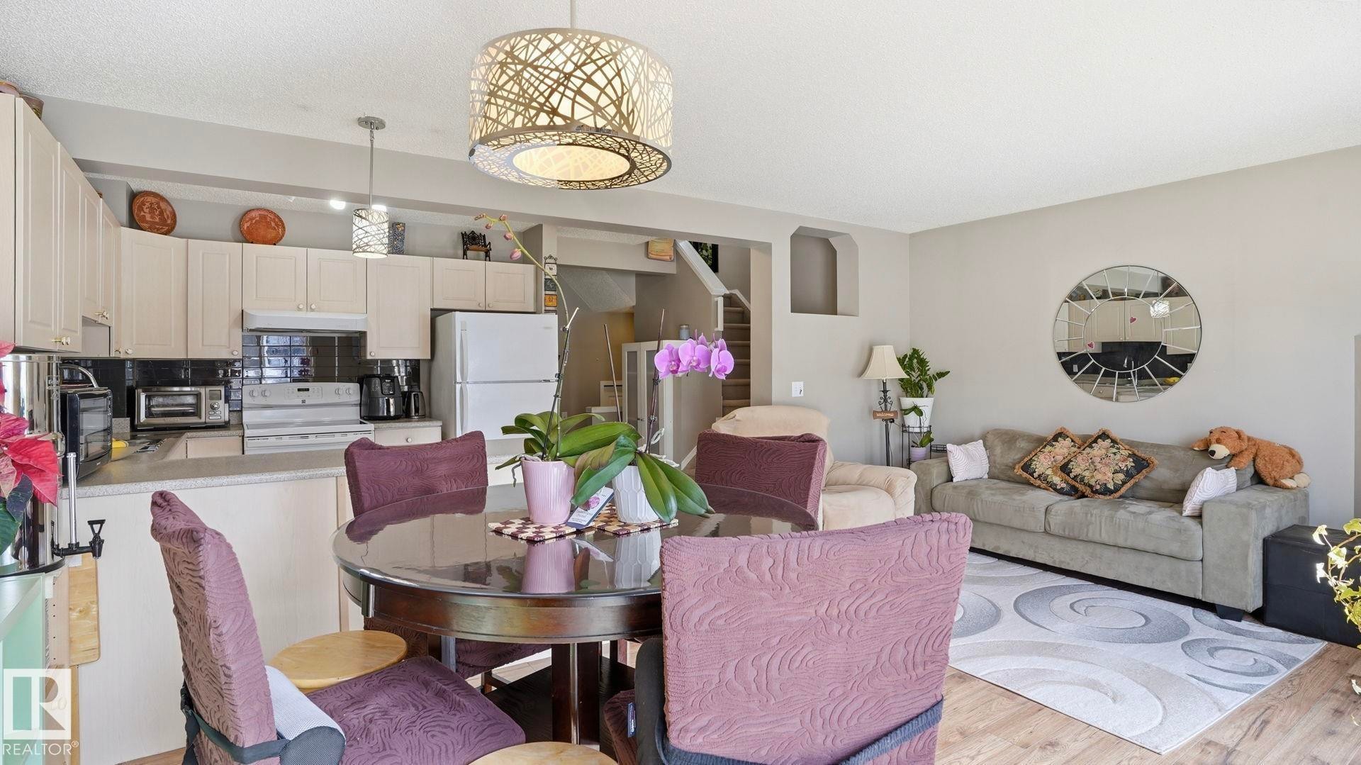 












47 Vaughn Avenue

,
Spruce Grove,




AB
T7X 4R9

