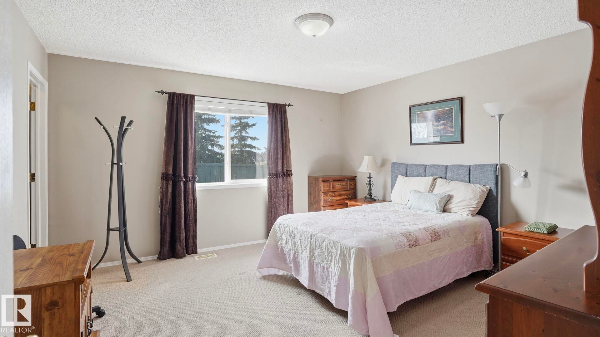 












47 Vaughn Avenue

,
Spruce Grove,




AB
T7X 4R9

