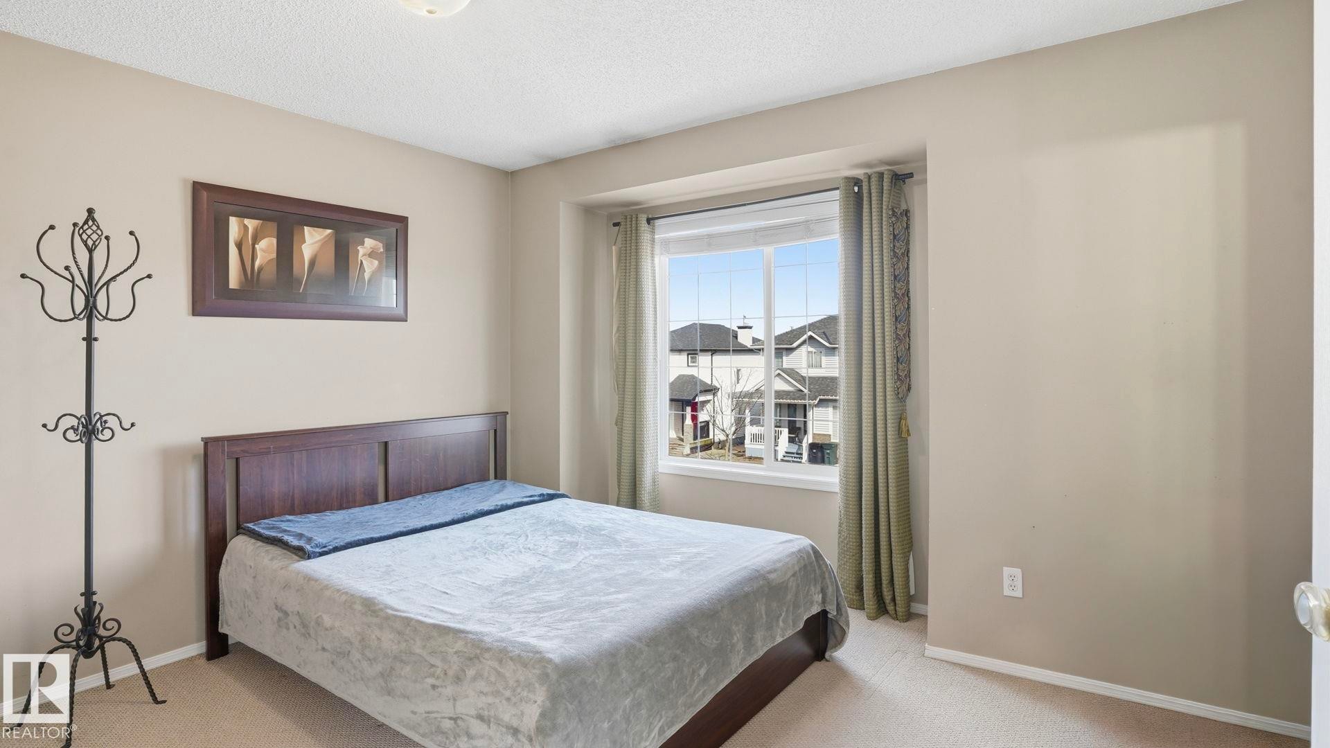 












47 Vaughn Avenue

,
Spruce Grove,




AB
T7X 4R9

