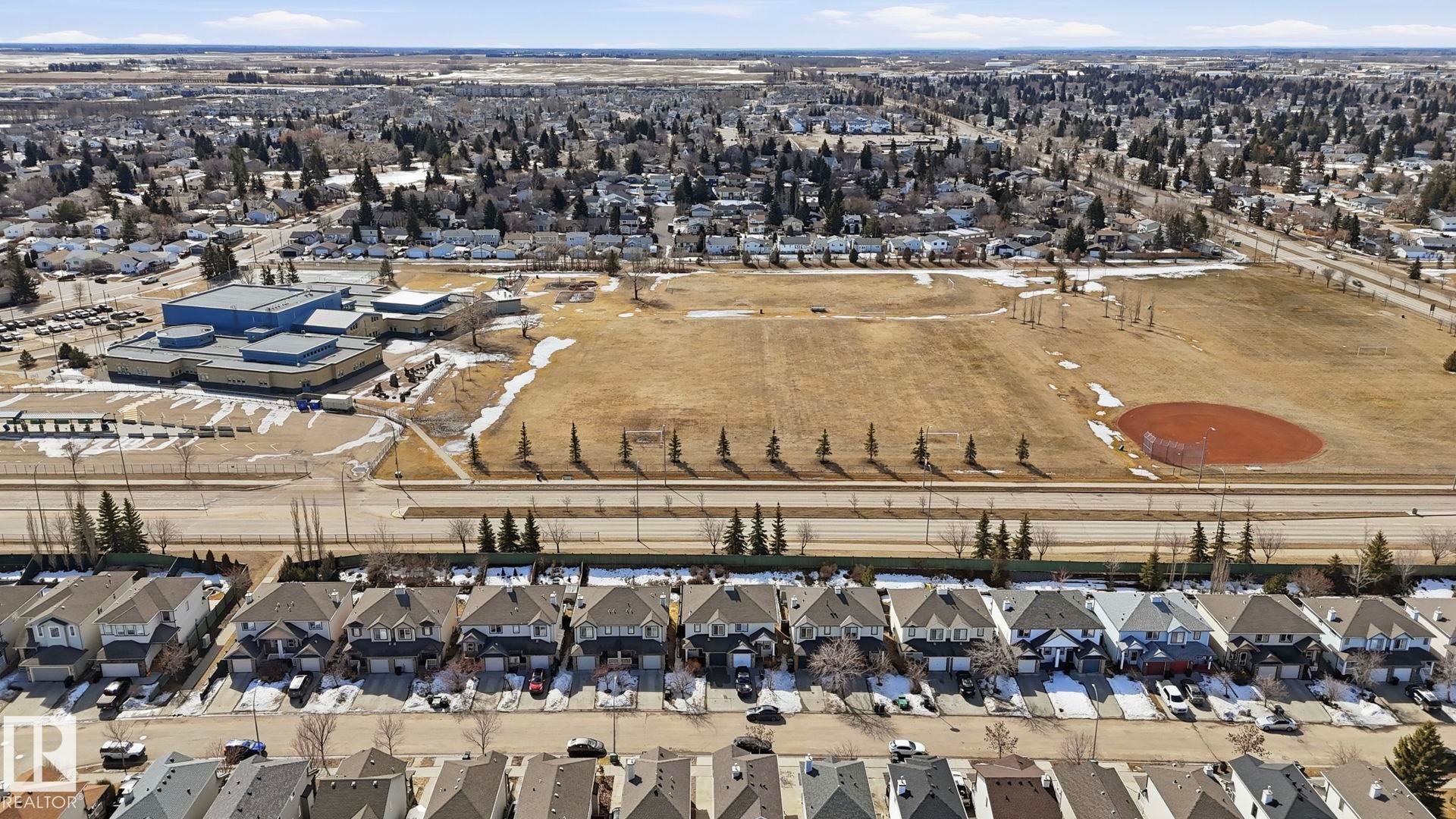 












47 Vaughn Avenue

,
Spruce Grove,




AB
T7X 4R9

