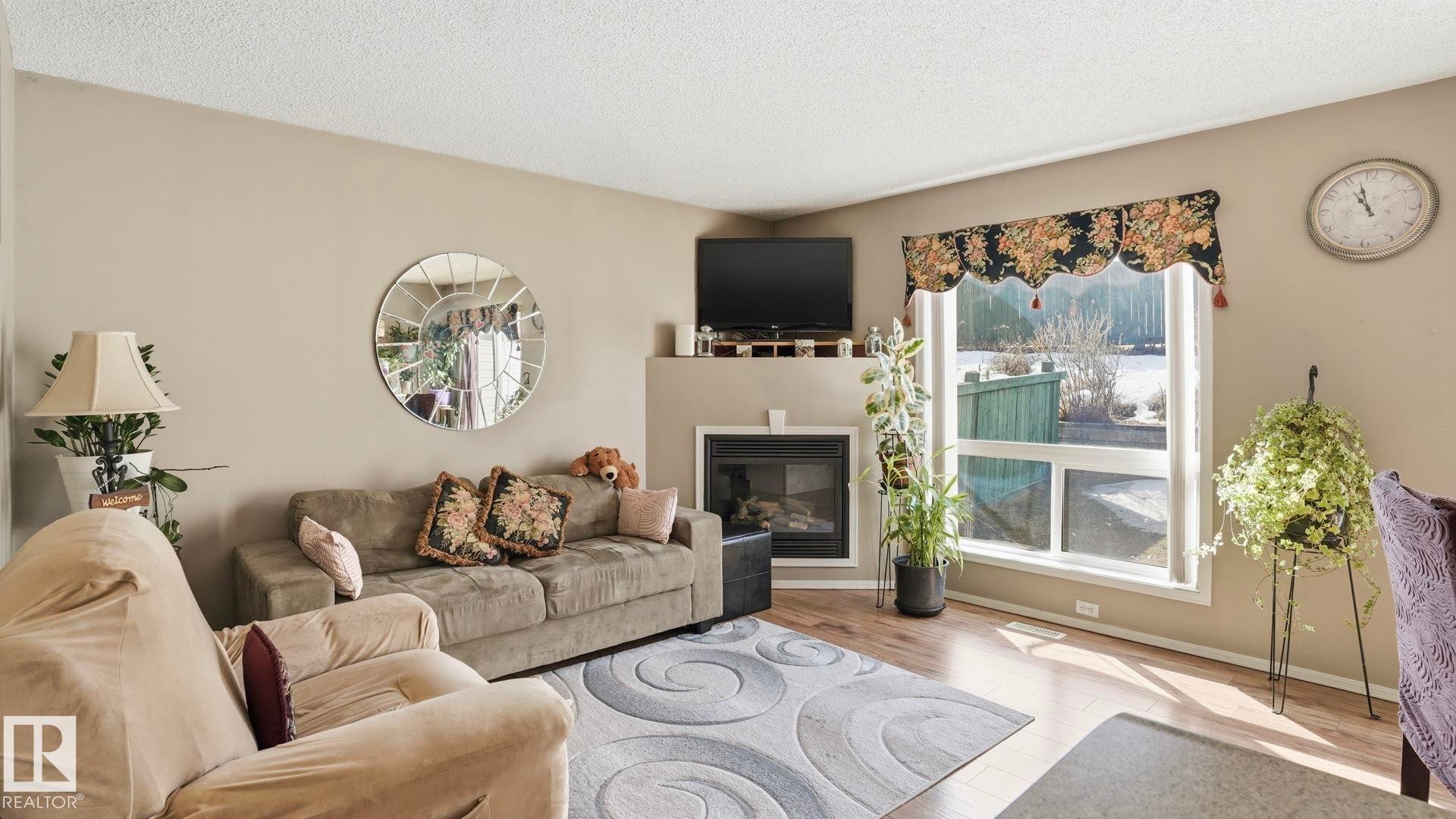 












47 Vaughn Avenue

,
Spruce Grove,




AB
T7X 4R9

