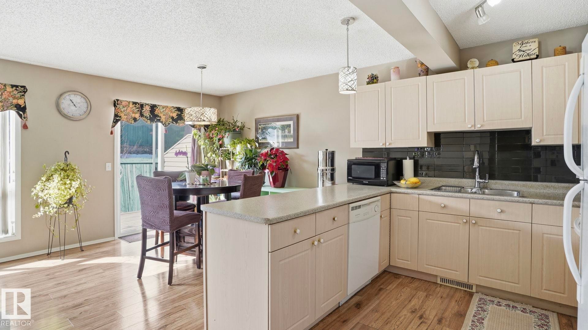












47 Vaughn Avenue

,
Spruce Grove,




AB
T7X 4R9

