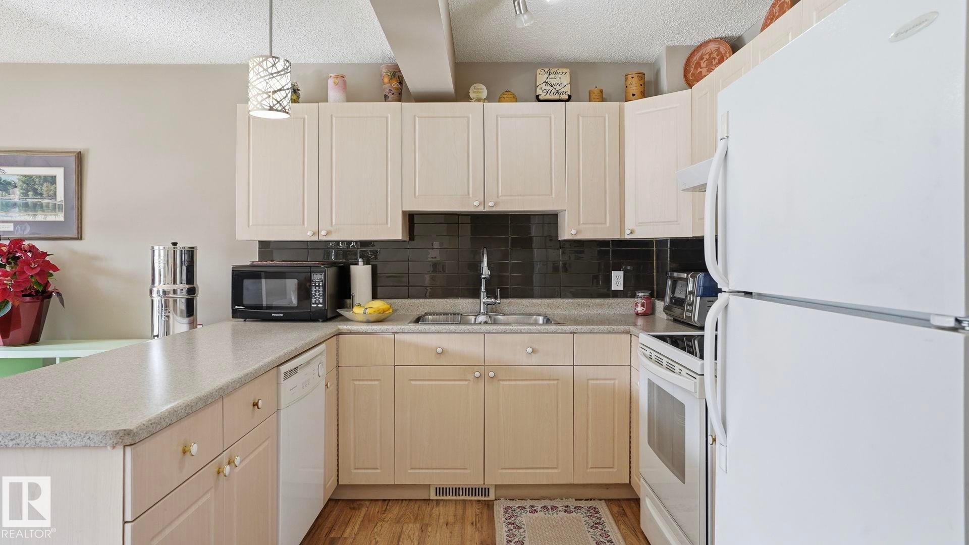 












47 Vaughn Avenue

,
Spruce Grove,




AB
T7X 4R9

