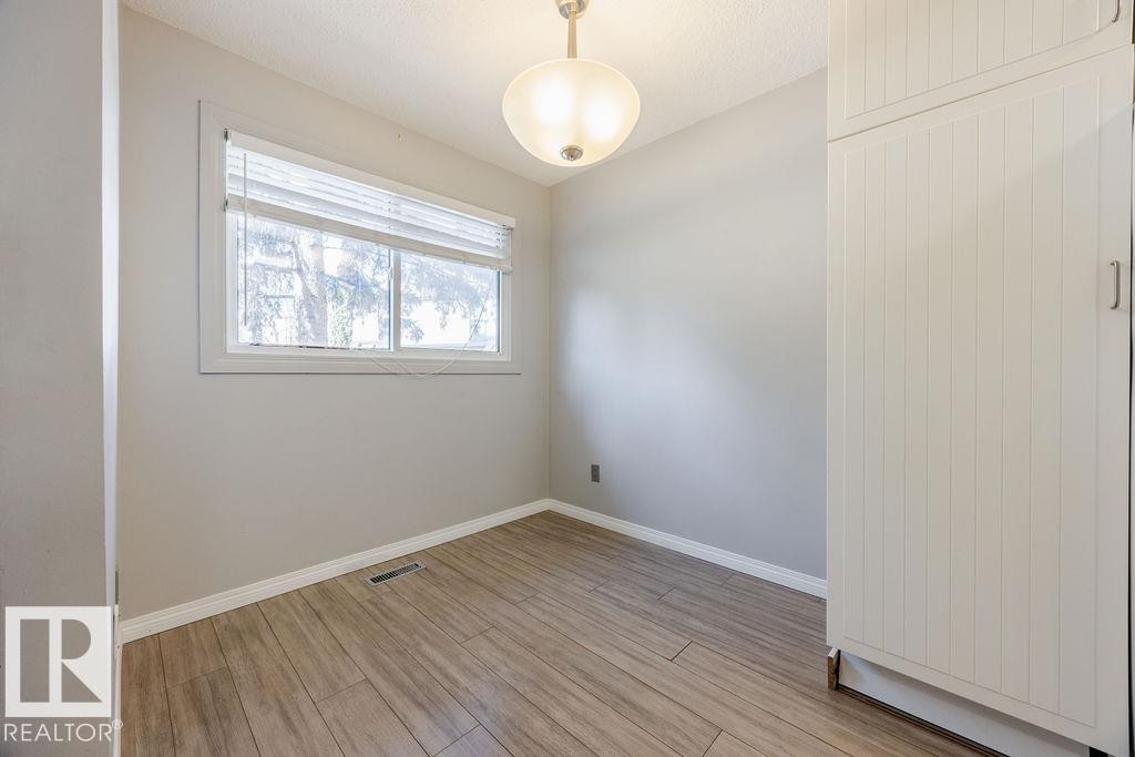 












12032 25 Avenue

,
Edmonton,




AB
T6J 4L3


