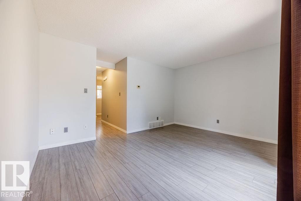 












12032 25 Avenue

,
Edmonton,




AB
T6J 4L3

