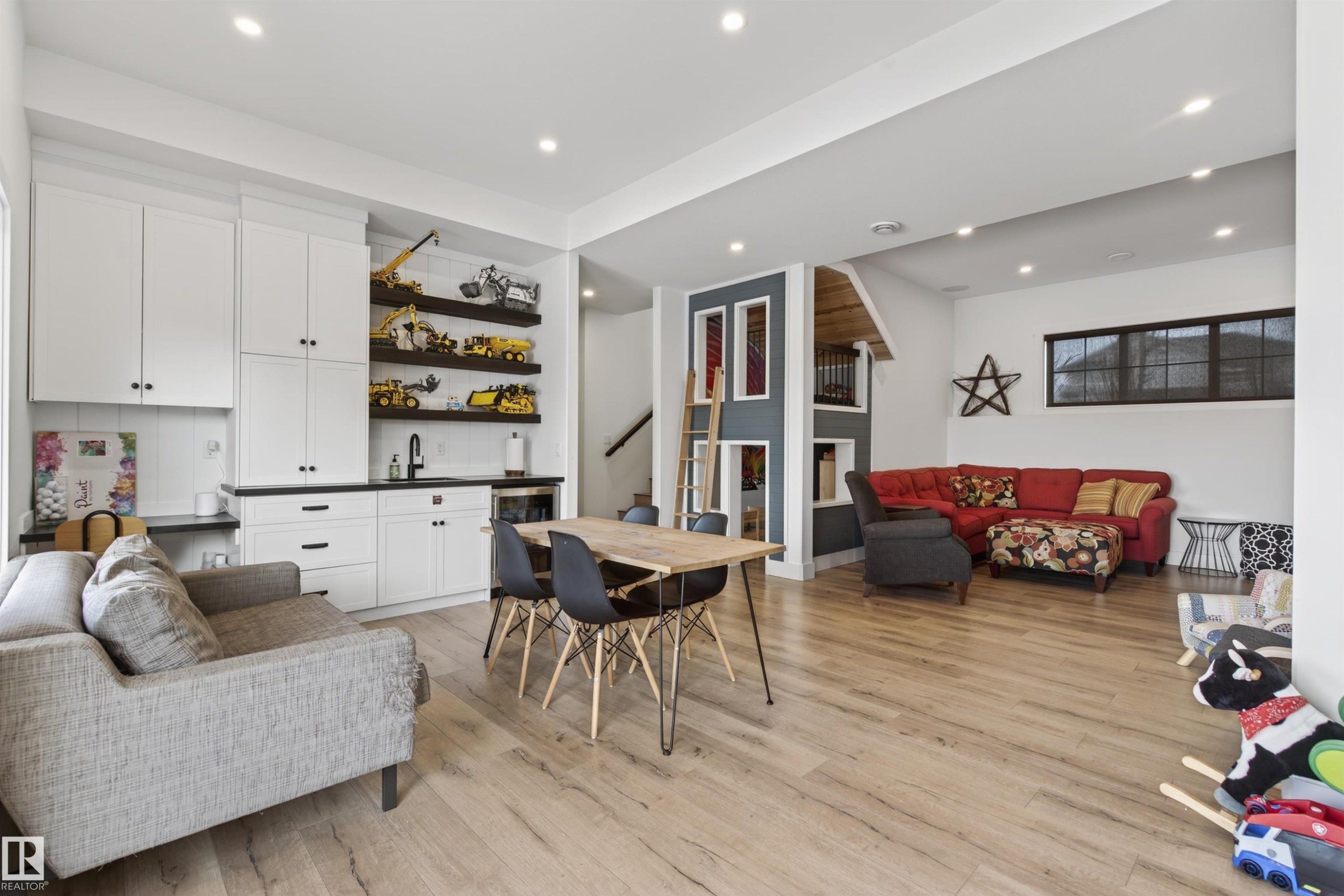 












2508 Lake Avenue

,
Cold Lake,




AB
T9M 0A1

